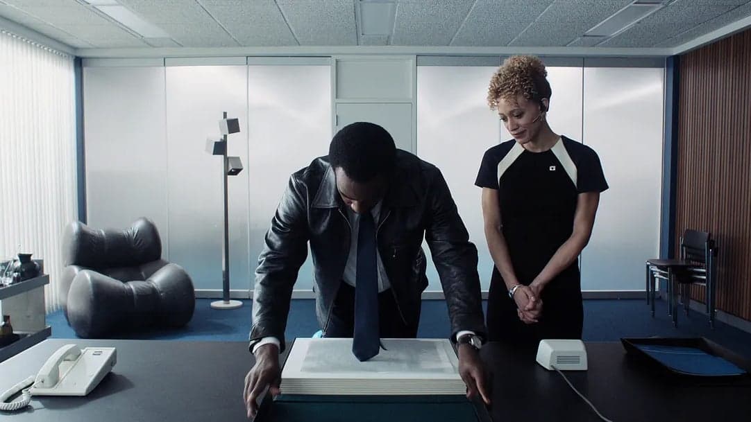 Fardos Chair, «Severance» сериалынан алынған кадр