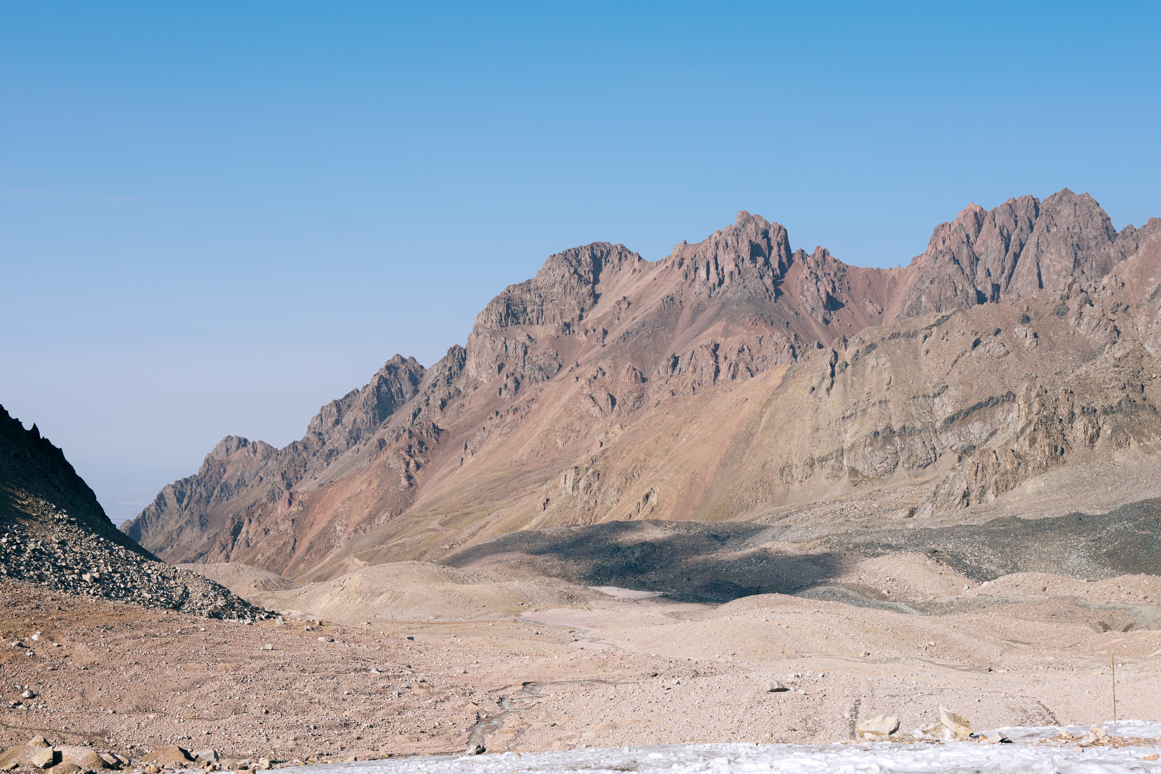 На вершине Туюксу: кто охраняет ледники Казахстана?