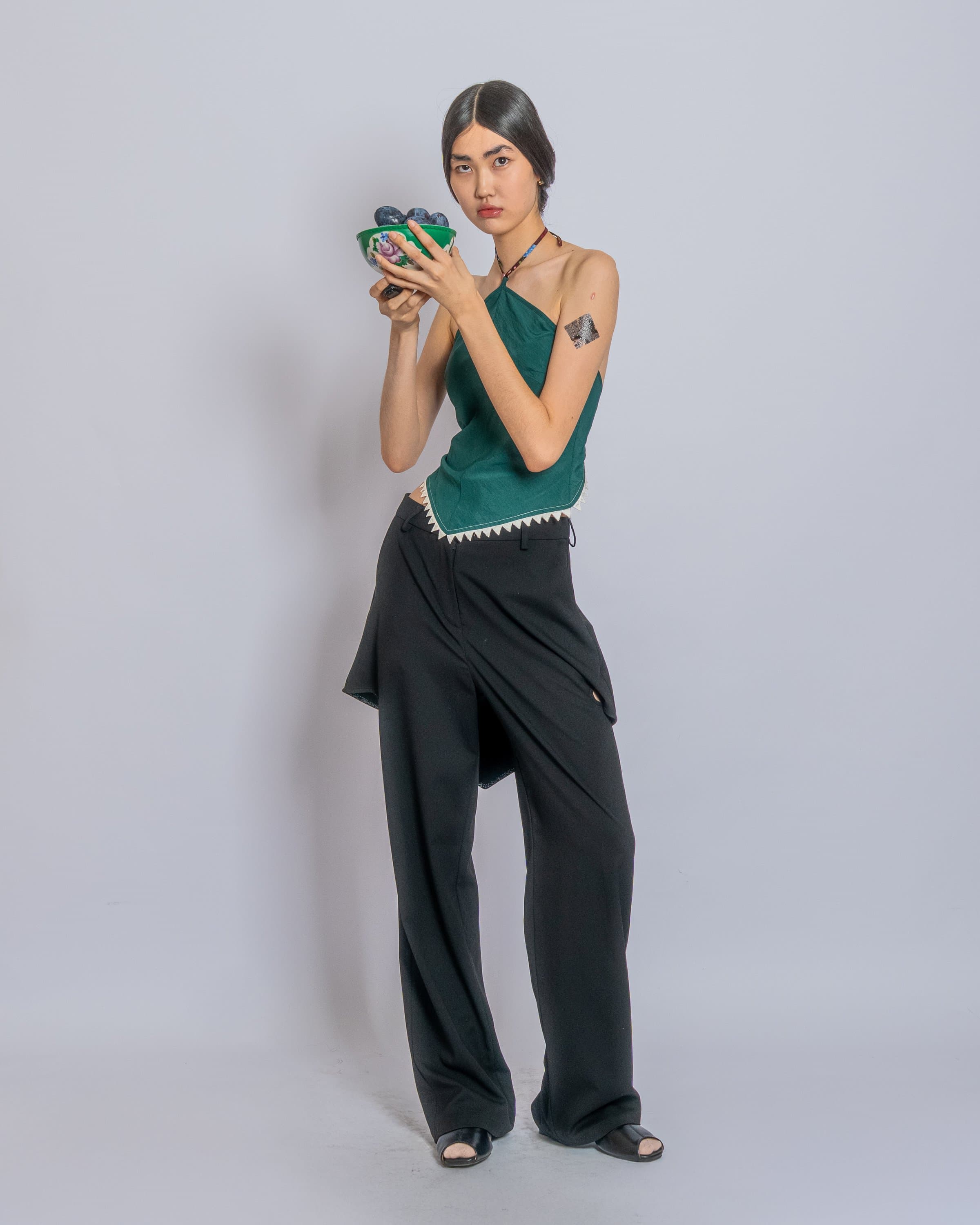 J.KIM FW 2026 көрсетіліміндегі модельдер мен музалардың автопортреттері