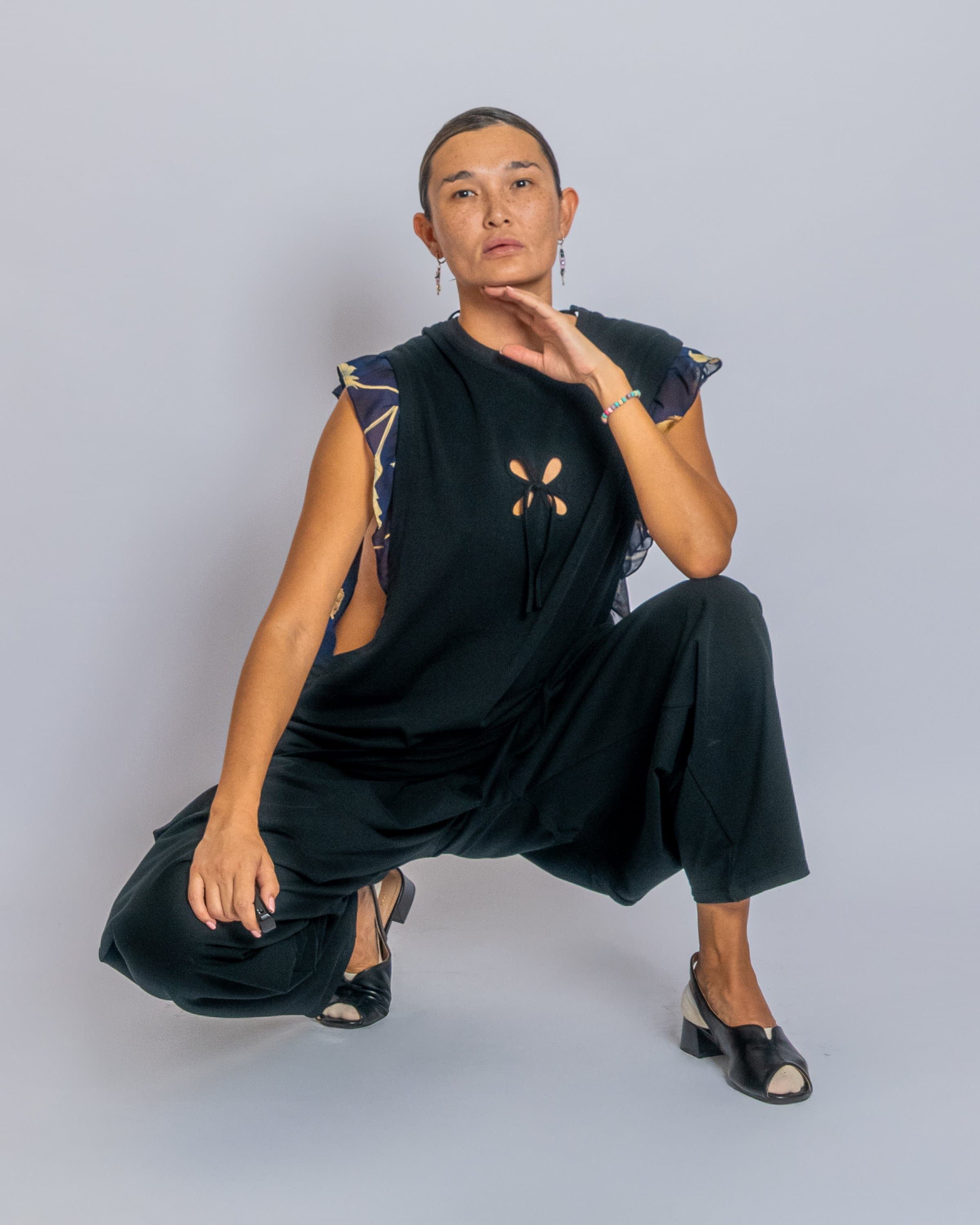 J.KIM FW 2026 көрсетіліміндегі модельдер мен музалардың автопортреттері