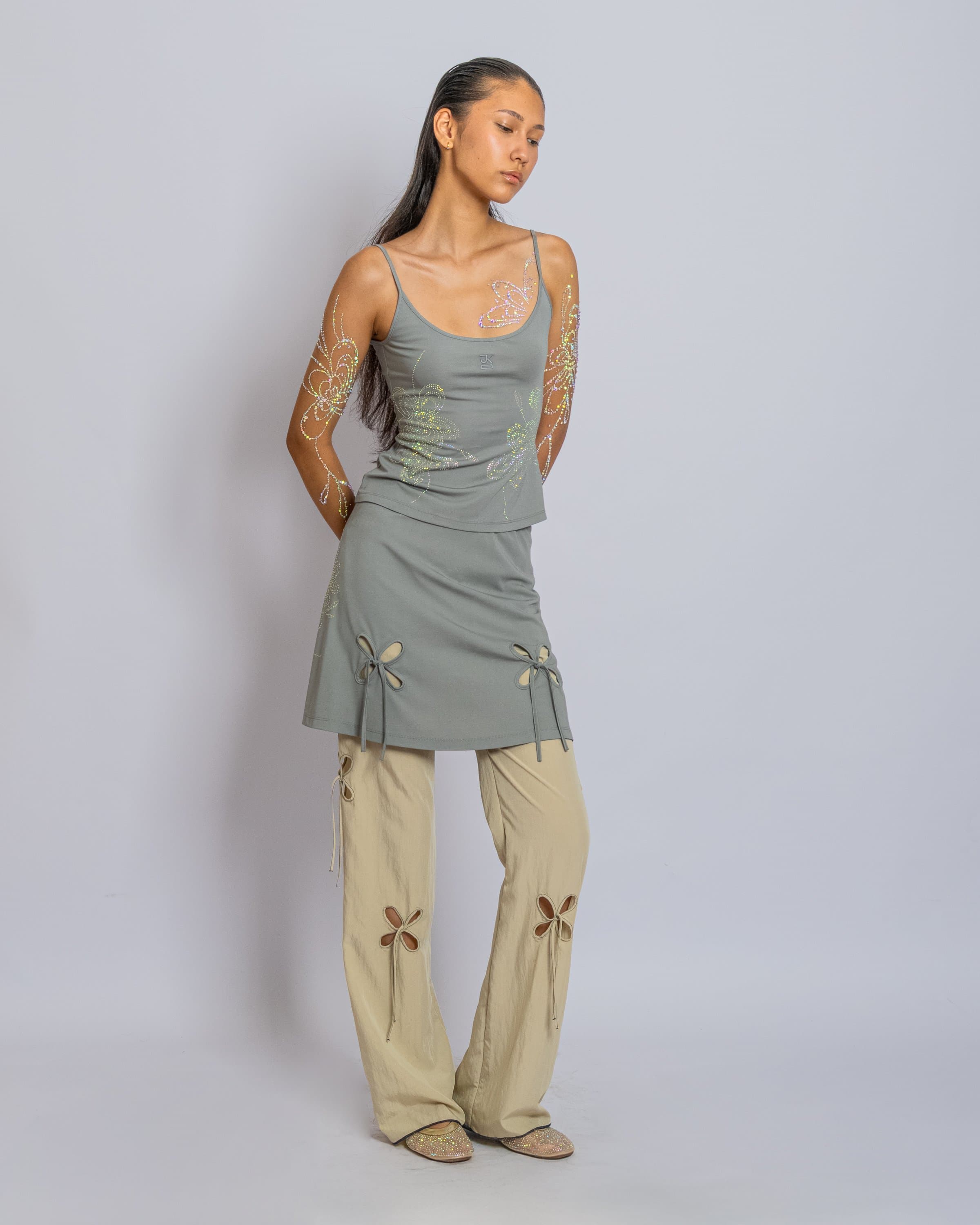 J.KIM FW 2026 көрсетіліміндегі модельдер мен музалардың автопортреттері