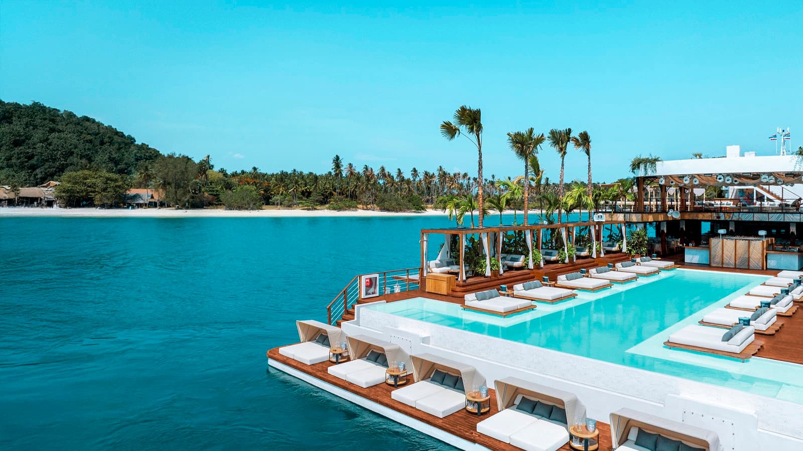 Фото: YONA Beach Club Phuket