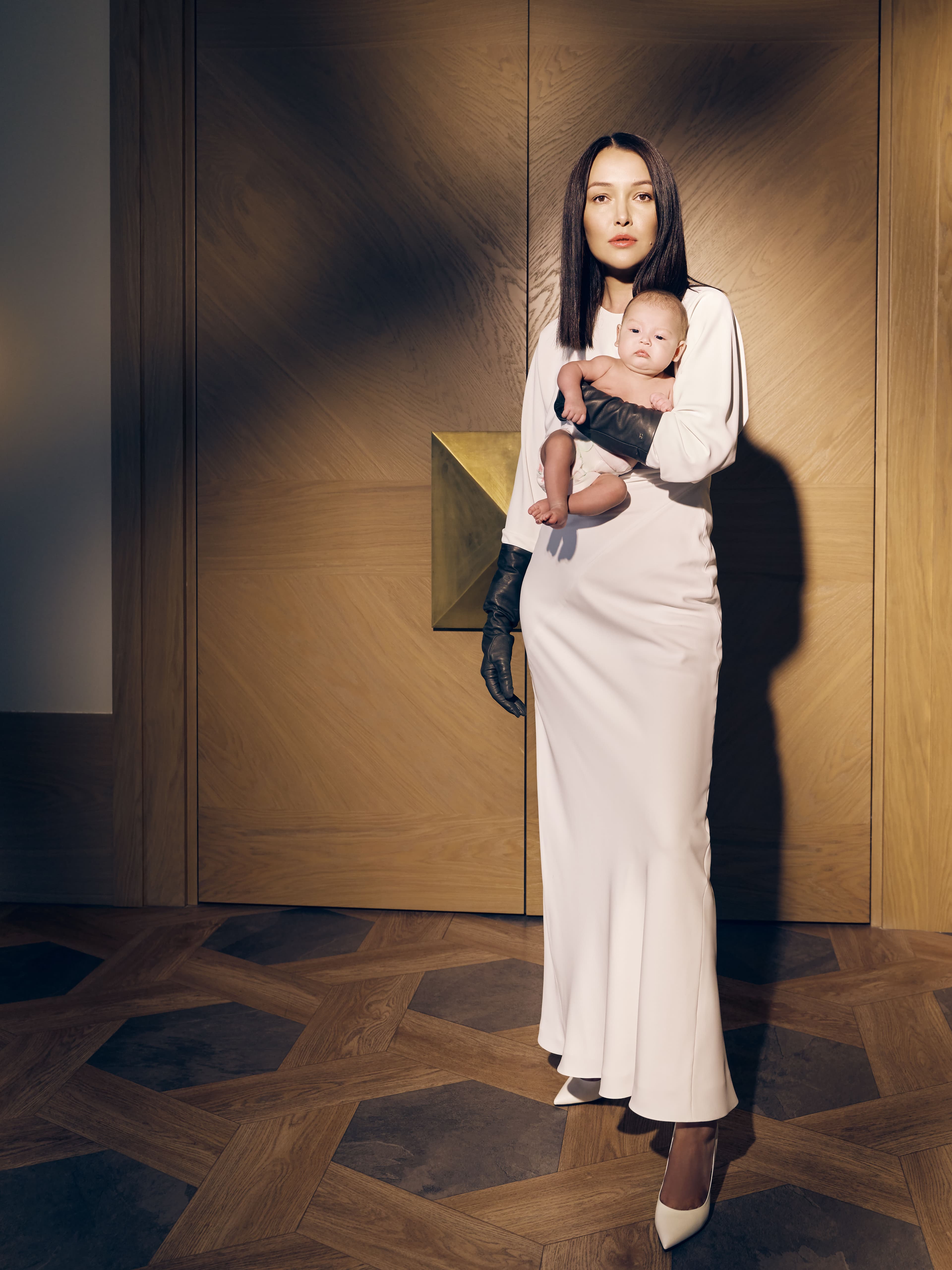 Платье Sashaverse
Перчатки MaxMara
Туфли Louis Vuitton