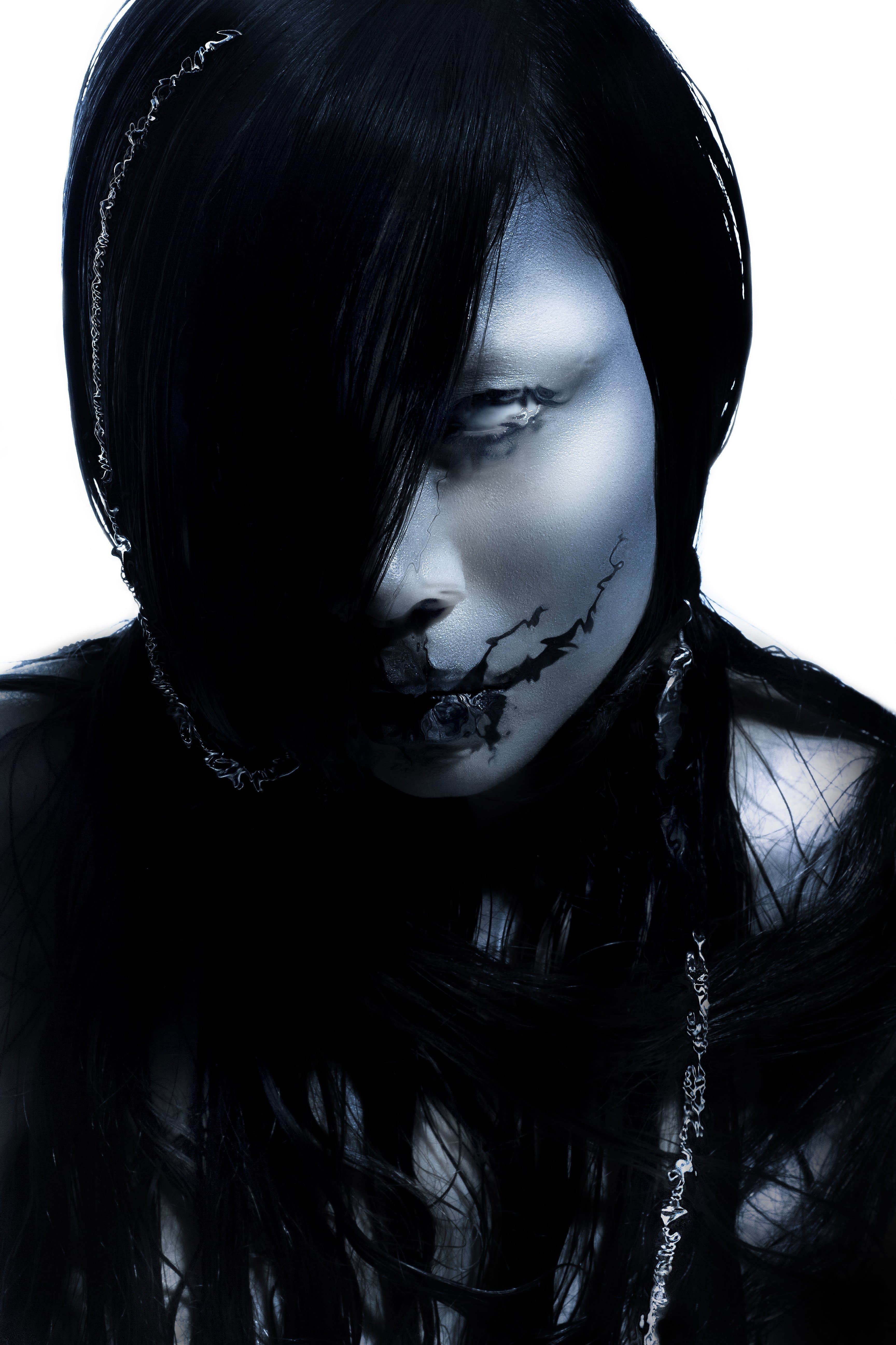 Tatler Lens: образы внутренних демонов