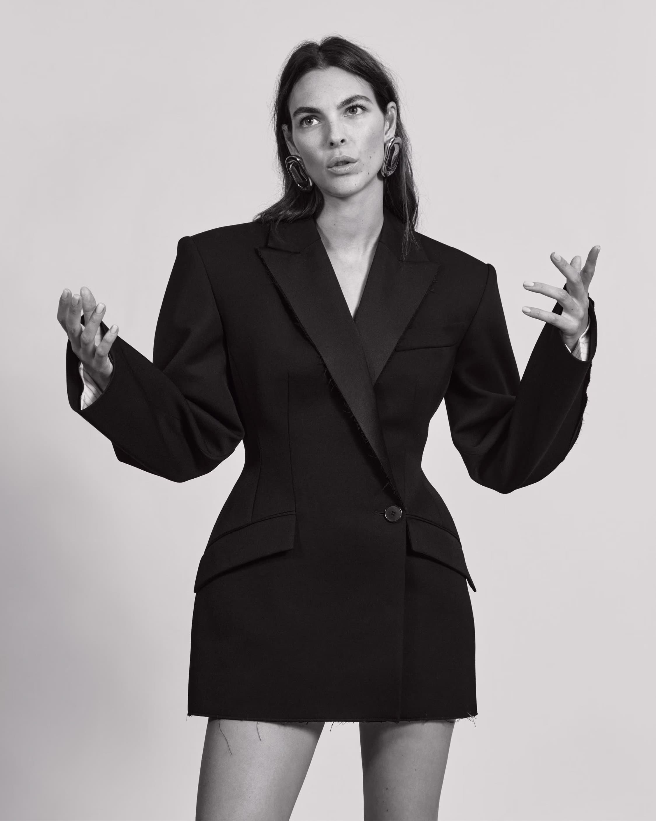 Сара Бертон представила дебютный рекламный кампейн для Givenchy