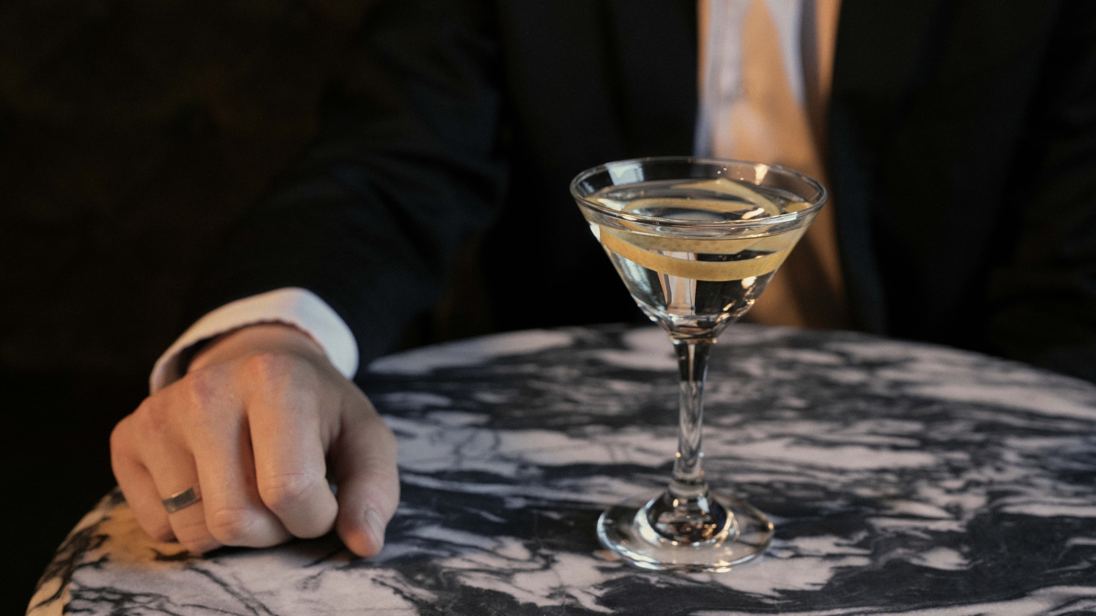 Взболтать, но не смешивать: как коктейли раскрывают характер персонажей в кино