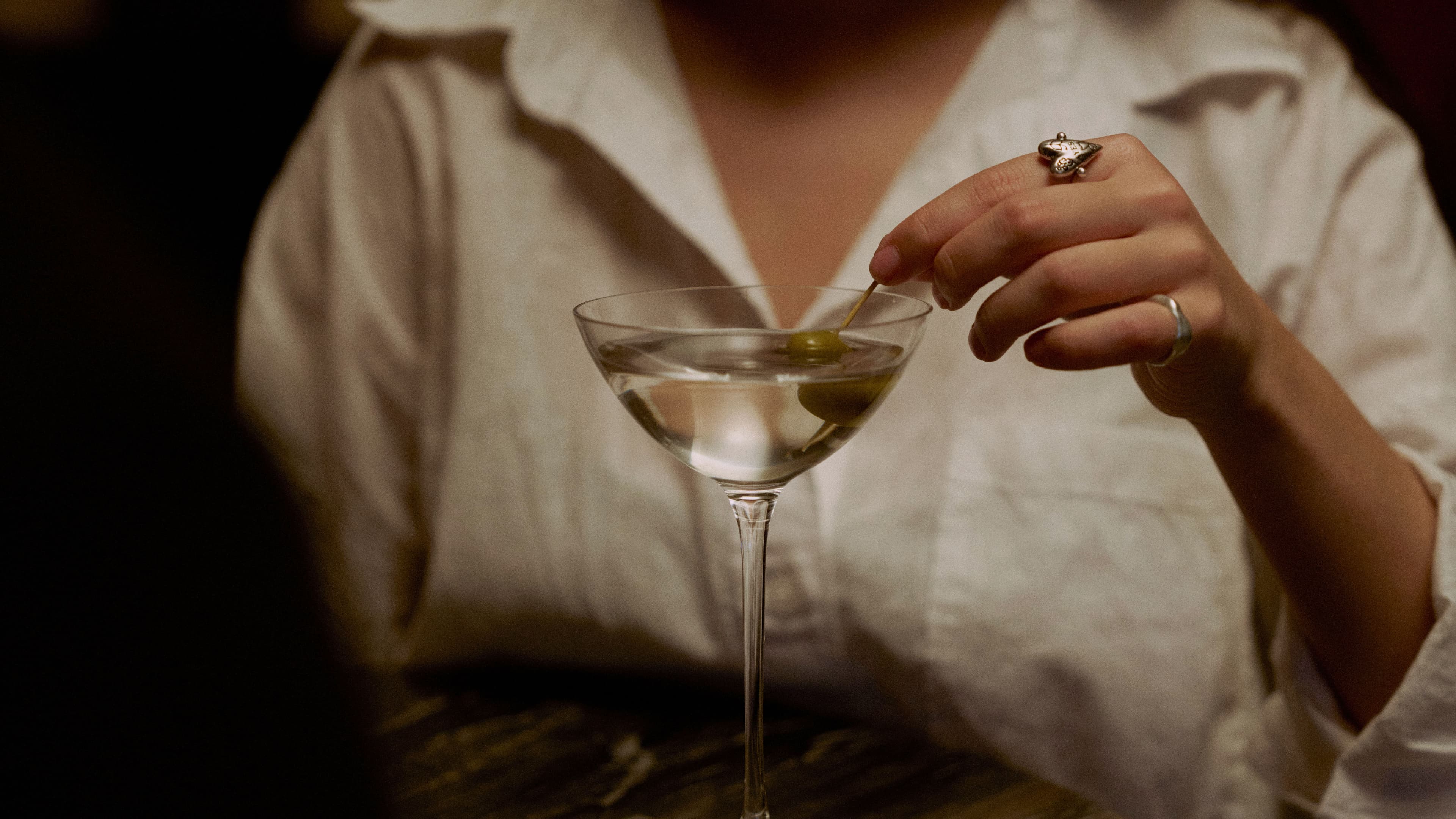 Взболтать, но не смешивать: как коктейли раскрывают характер персонажей в кино