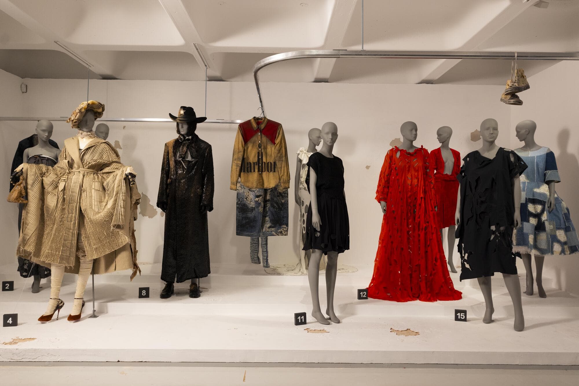 Dirty Looks көрмесі | Barbican