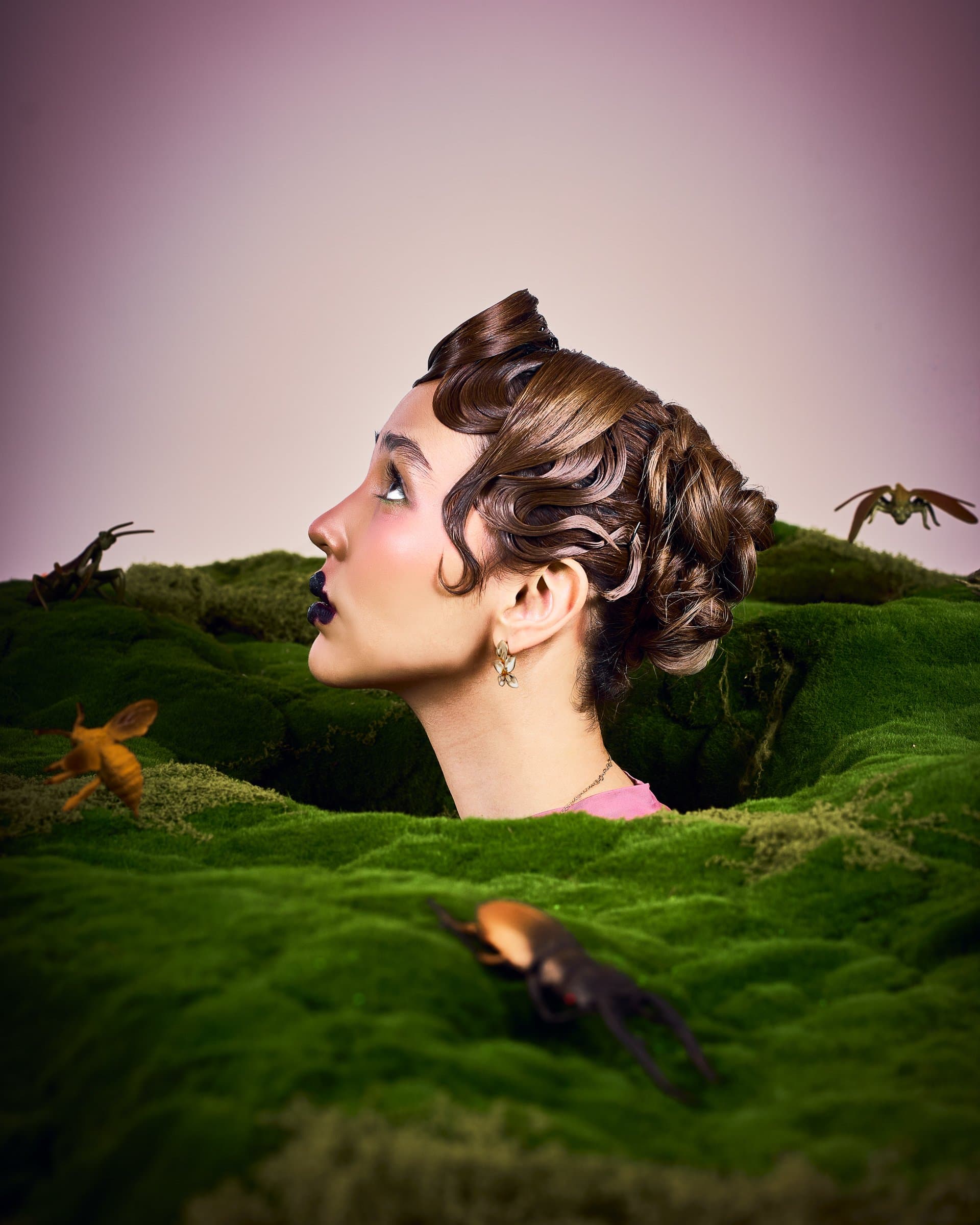 Ожерелье: [GIARDINI SEGRETI OPERA](https://www.instagram.com/sansiofficial?igsh=MWVlbW14aGw1ajFoeQ==)
Браслет: [PETIT GARDEN](https://www.instagram.com/sansiofficial?igsh=MWVlbW14aGw1ajFoeQ==)
Серьги: [GIARDINI SEGRETI](https://www.instagram.com/sansiofficial?igsh=MWVlbW14aGw1ajFoeQ==)
Кольца: [GIARDINI SEGRETI](https://www.instagram.com/sansiofficial?igsh=MWVlbW14aGw1ajFoeQ==)