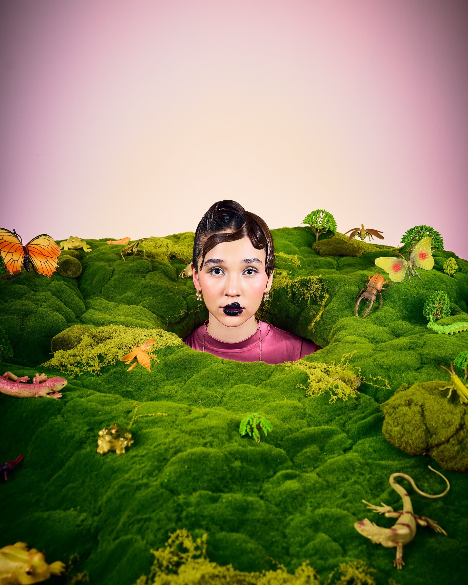 Ожерелье: [GIARDINI SEGRETI OPERA](https://www.instagram.com/sansiofficial?igsh=MWVlbW14aGw1ajFoeQ==)
Браслет: [PETIT GARDEN](https://www.instagram.com/sansiofficial?igsh=MWVlbW14aGw1ajFoeQ==)
Серьги: [GIARDINI SEGRETI](https://www.instagram.com/sansiofficial?igsh=MWVlbW14aGw1ajFoeQ==)
Кольца: [GIARDINI SEGRETI](https://www.instagram.com/sansiofficial?igsh=MWVlbW14aGw1ajFoeQ==)