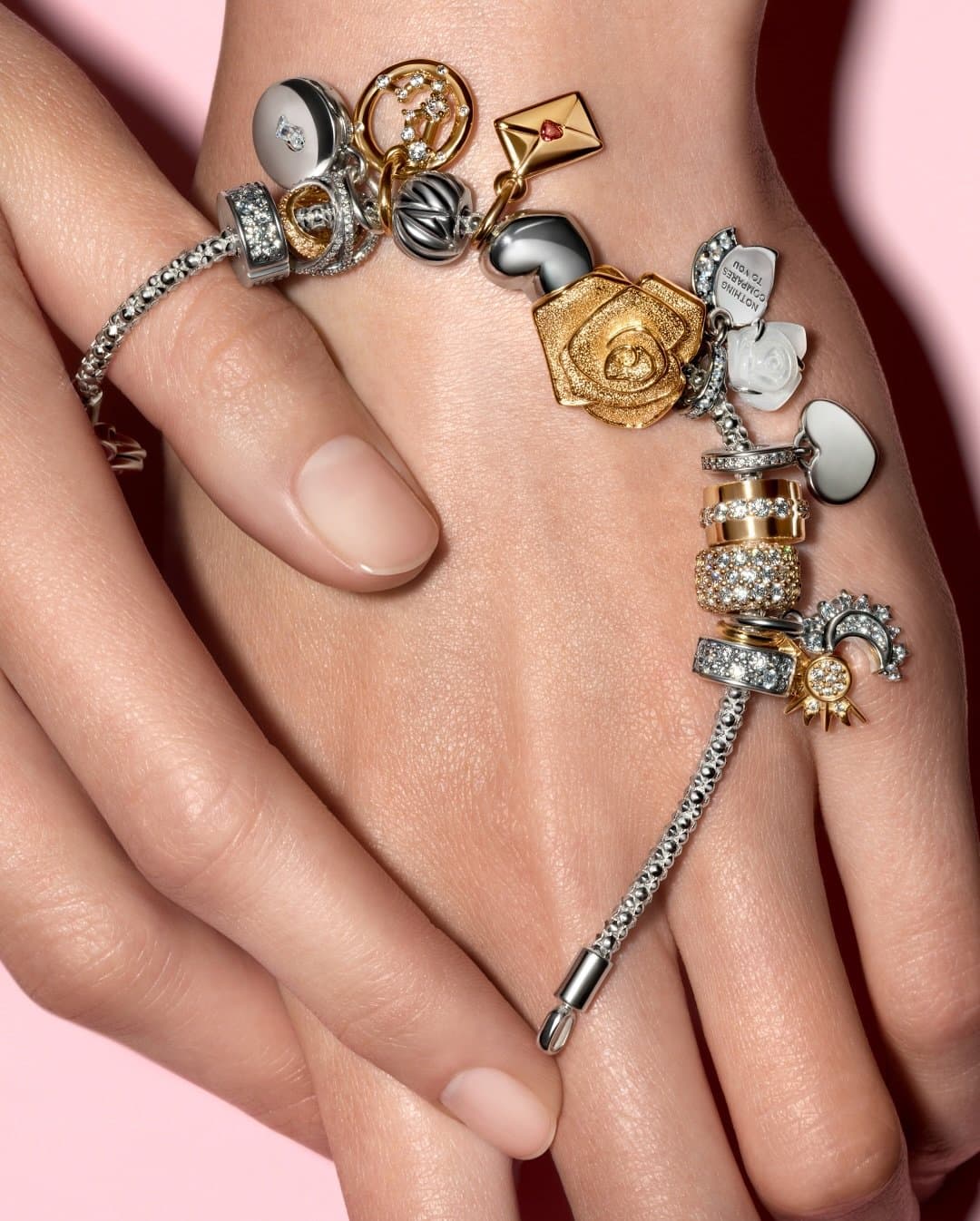 BE LOVE Heart Charm салпыншағы | Instagram @theofficialpandora