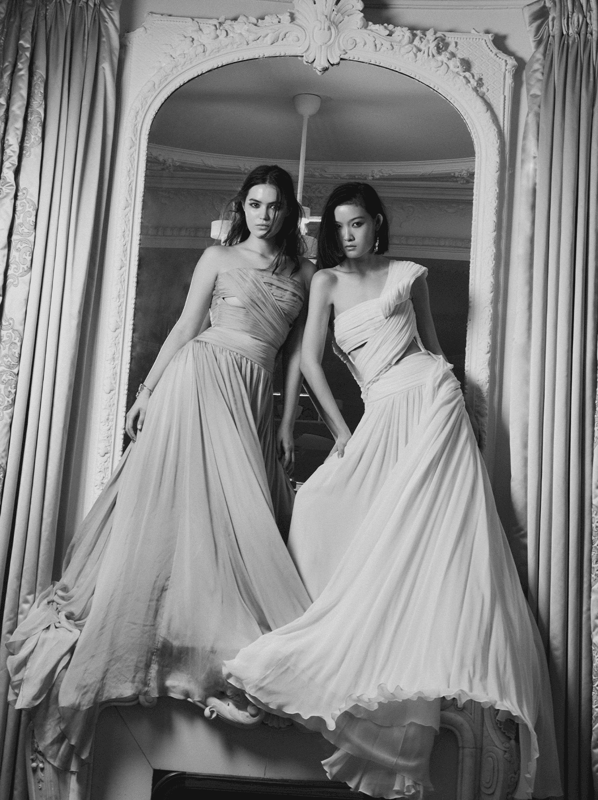 Zuhair Murad көйлегі, Әйгерім Шустердің жеке коллекциясынан алынған күміс сырға мен білезік
