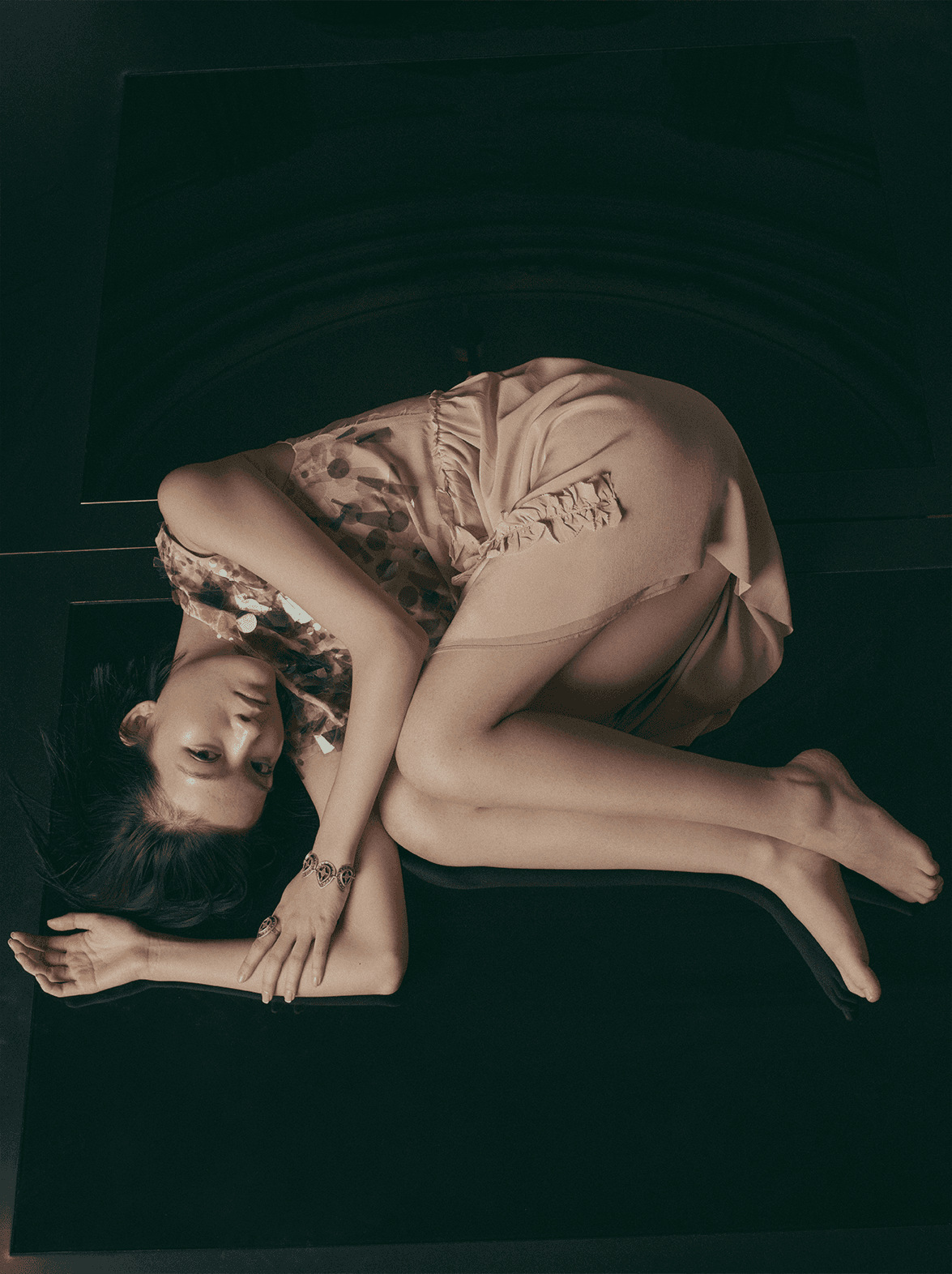 Miu Miu көйлегі, Әйгерім Шустердің жеке коллекциясынан алынған күміс білезік пен сақина