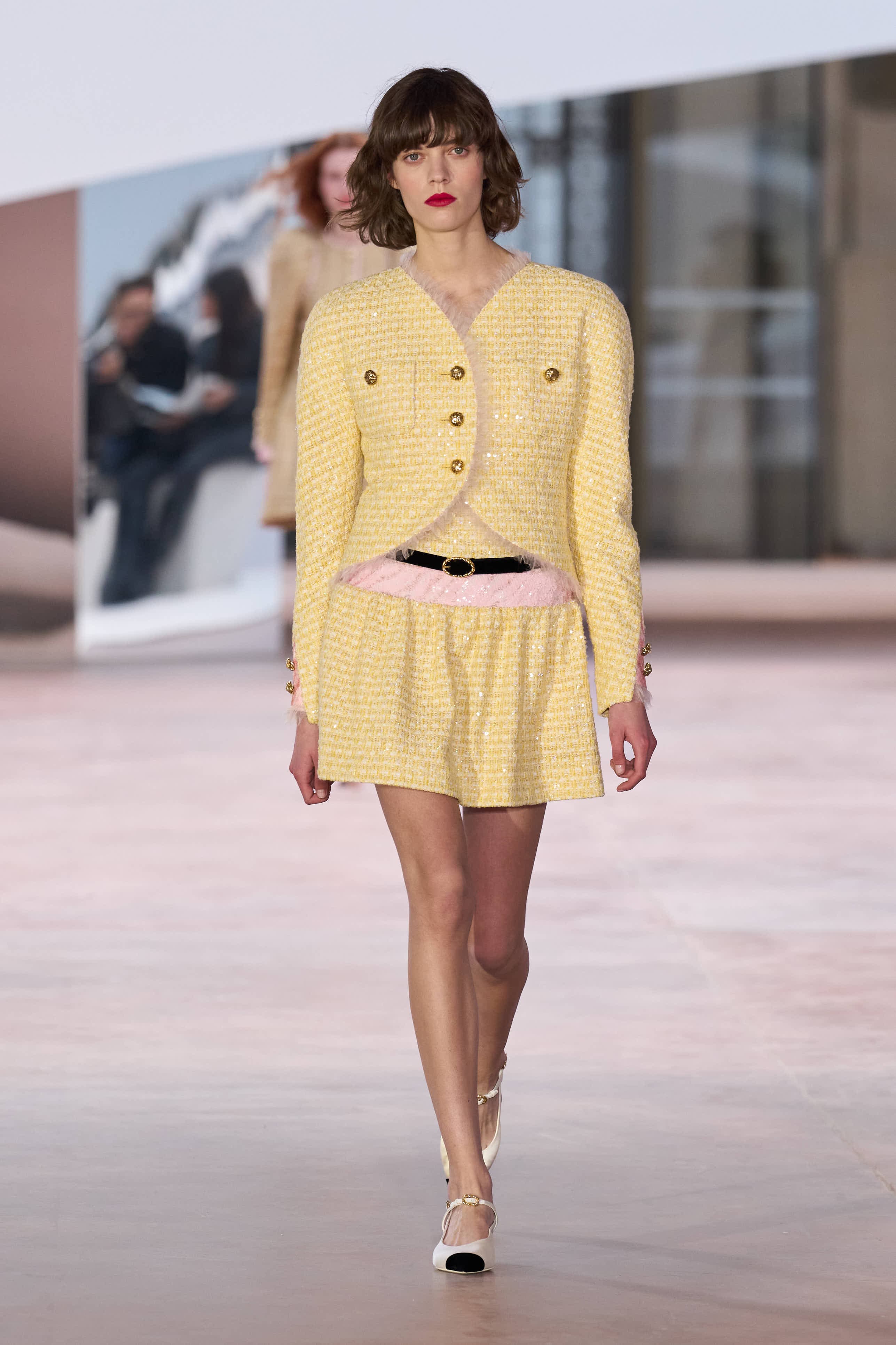 Сән мен салтанаттың 110 жылы: Chanel-дің көктемге арналған 2025 жылғы кутюр топтамасы