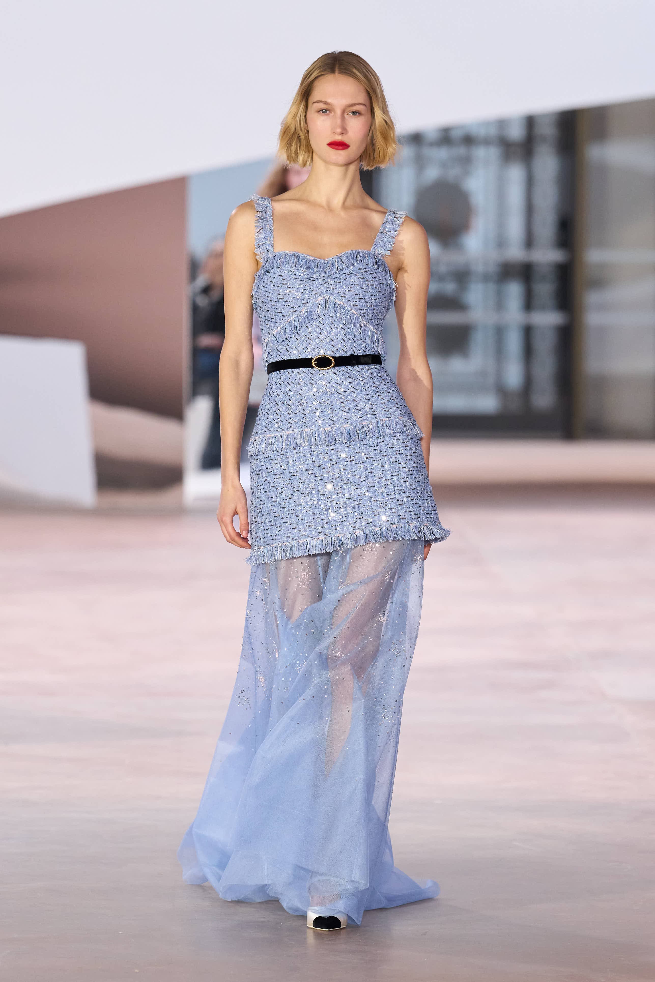 Сән мен салтанаттың 110 жылы: Chanel-дің көктемге арналған 2025 жылғы кутюр топтамасы