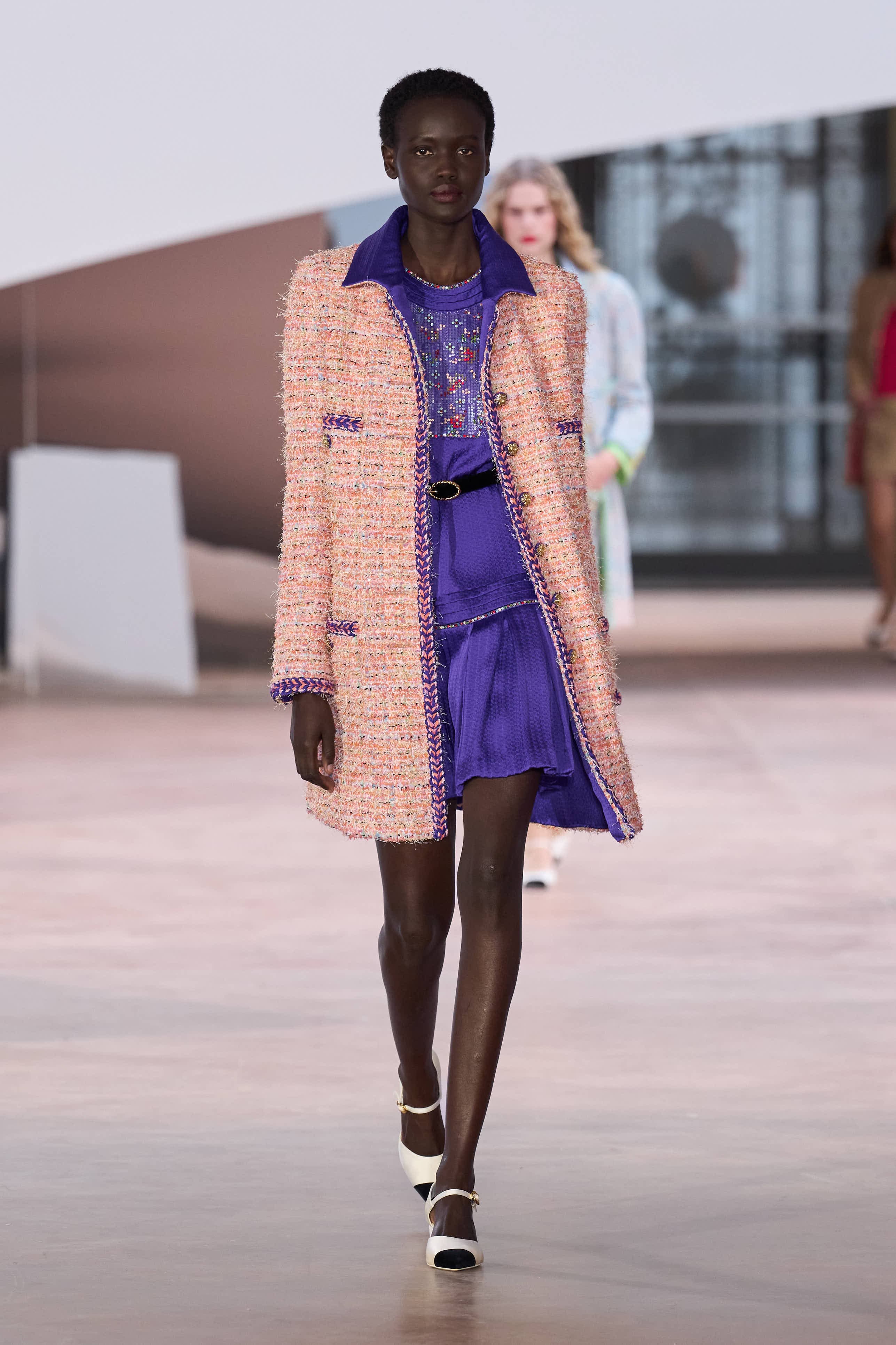 Сән мен салтанаттың 110 жылы: Chanel-дің көктемге арналған 2025 жылғы кутюр топтамасы