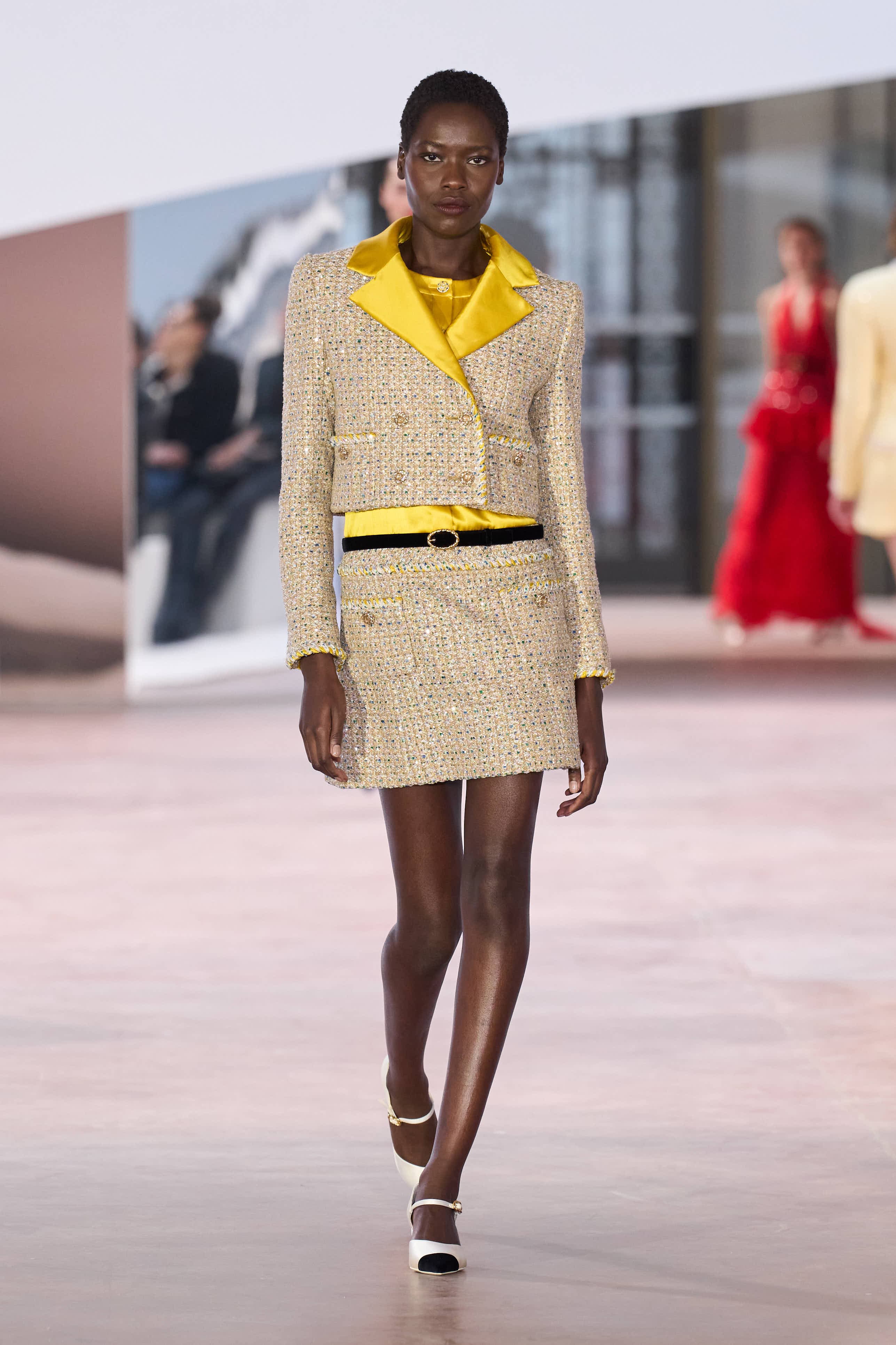 Сән мен салтанаттың 110 жылы: Chanel-дің көктемге арналған 2025 жылғы кутюр топтамасы