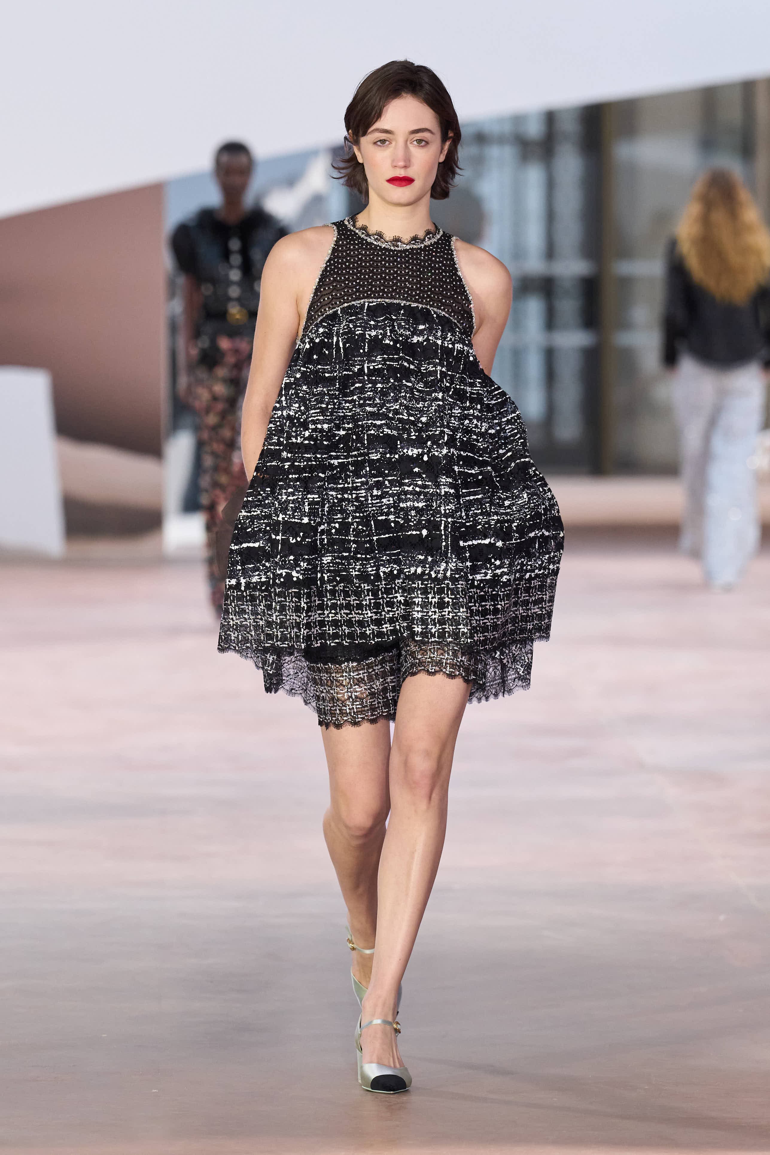 Сән мен салтанаттың 110 жылы: Chanel-дің көктемге арналған 2025 жылғы кутюр топтамасы