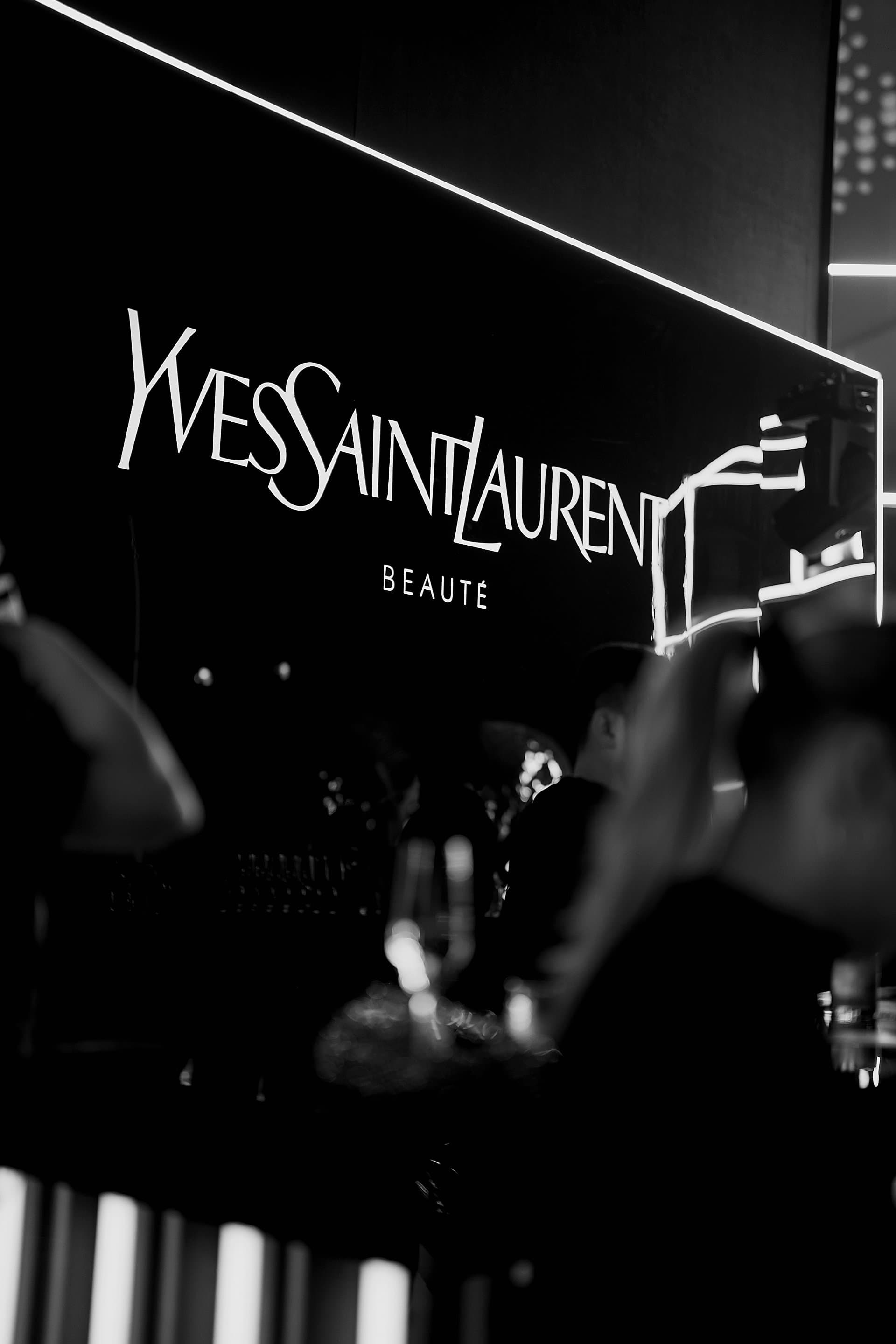 YSL Beauty Light Club: новое пространство в Алматы
