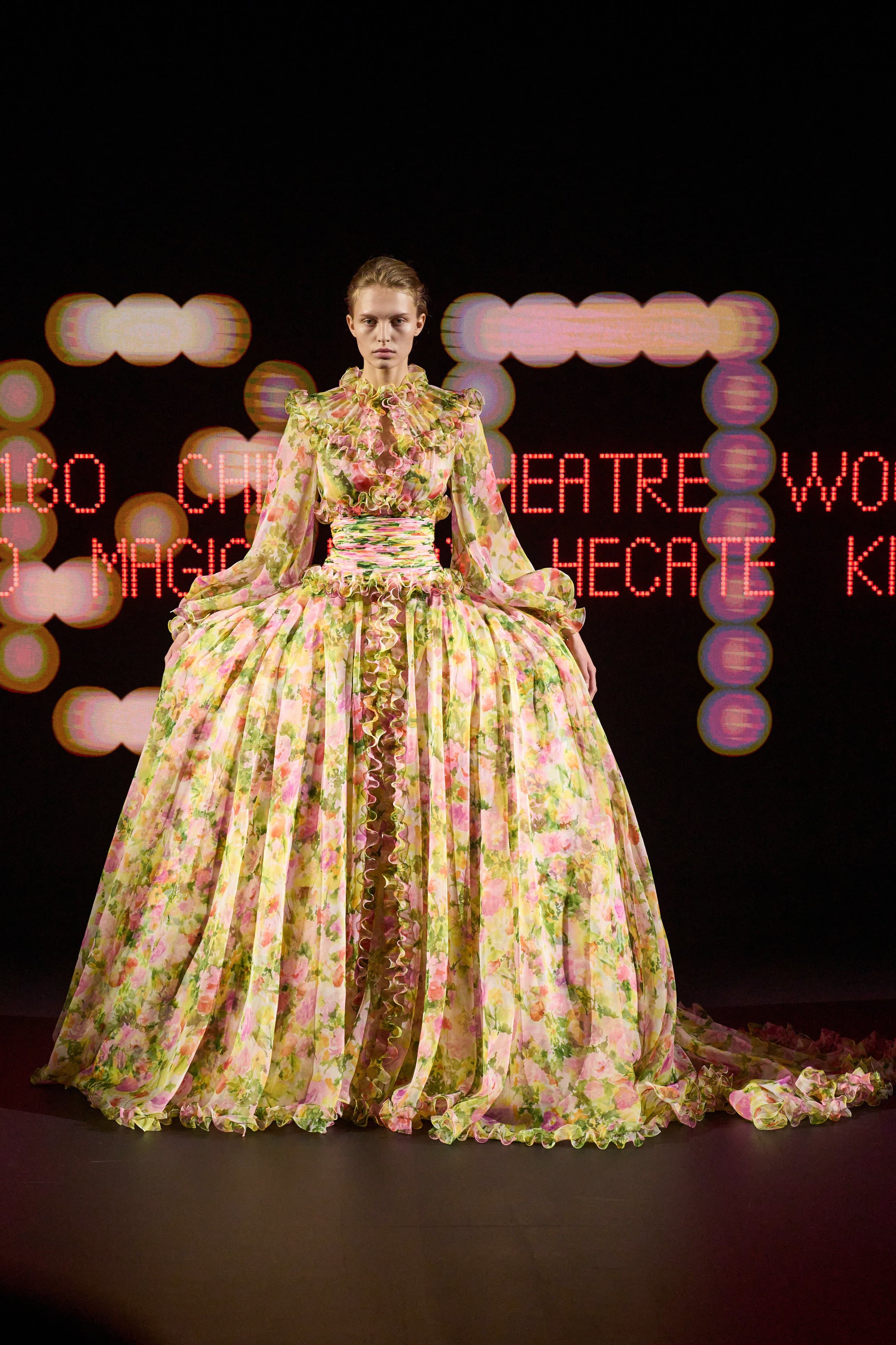 Париждегі жоғары сән апталығының үшінші күніне шолу