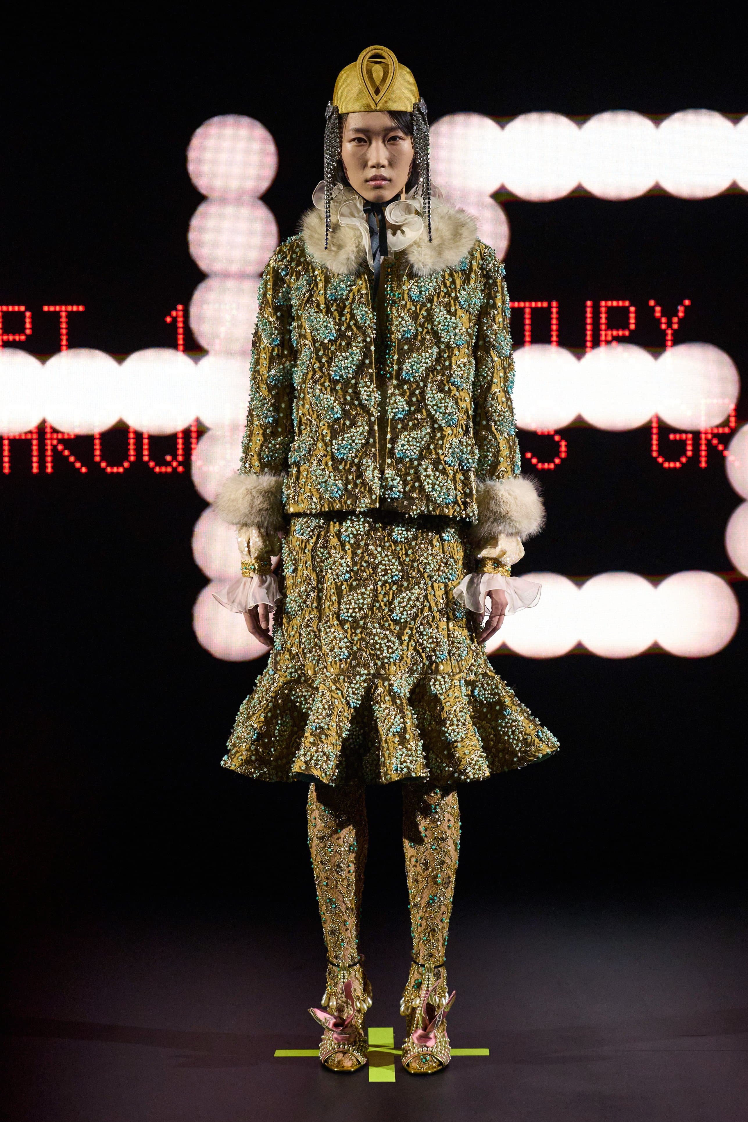 Париждегі жоғары сән апталығының үшінші күніне шолу