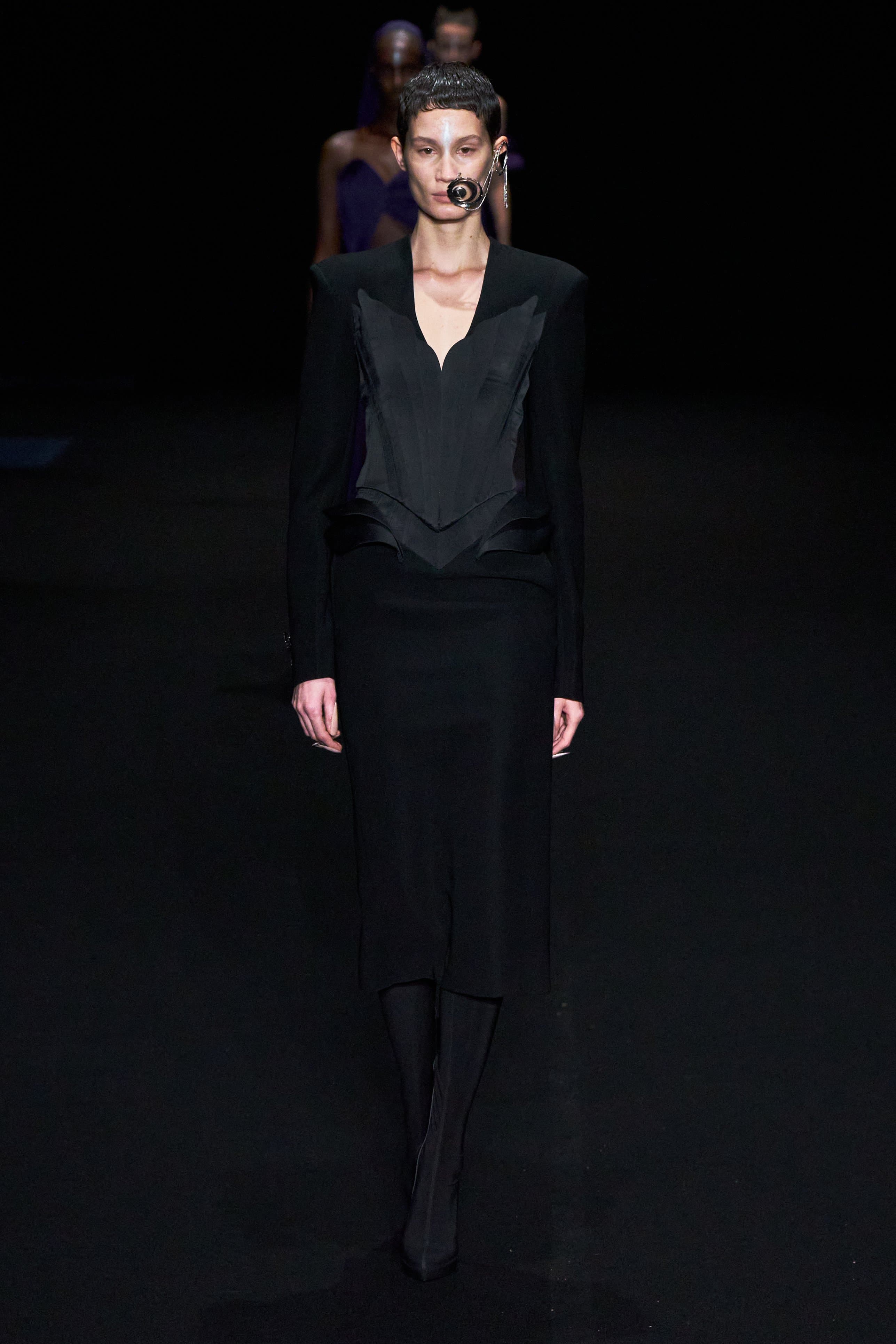 Париждегі жоғары сән апталығының үшінші күніне шолу