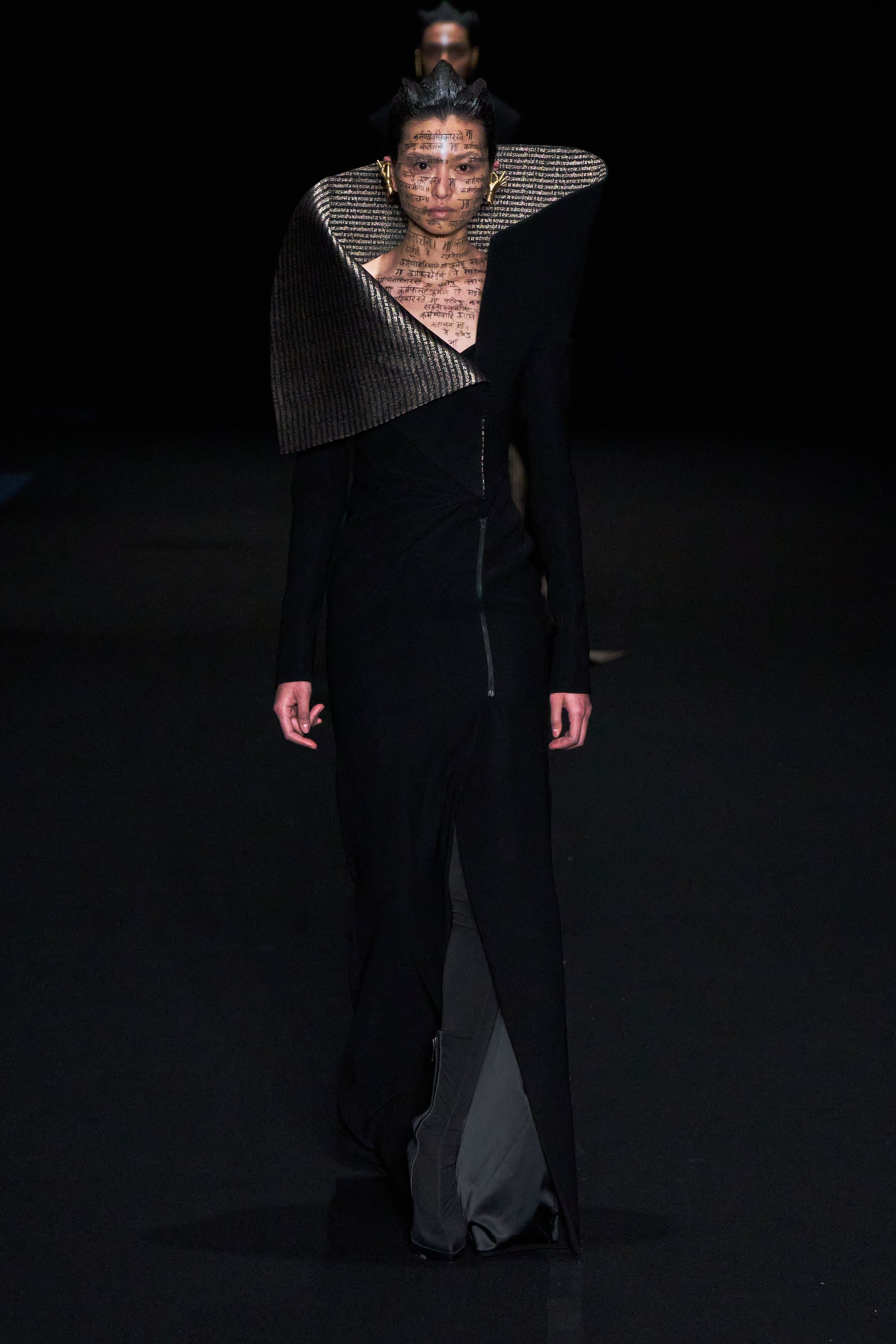 Париждегі жоғары сән апталығының үшінші күніне шолу