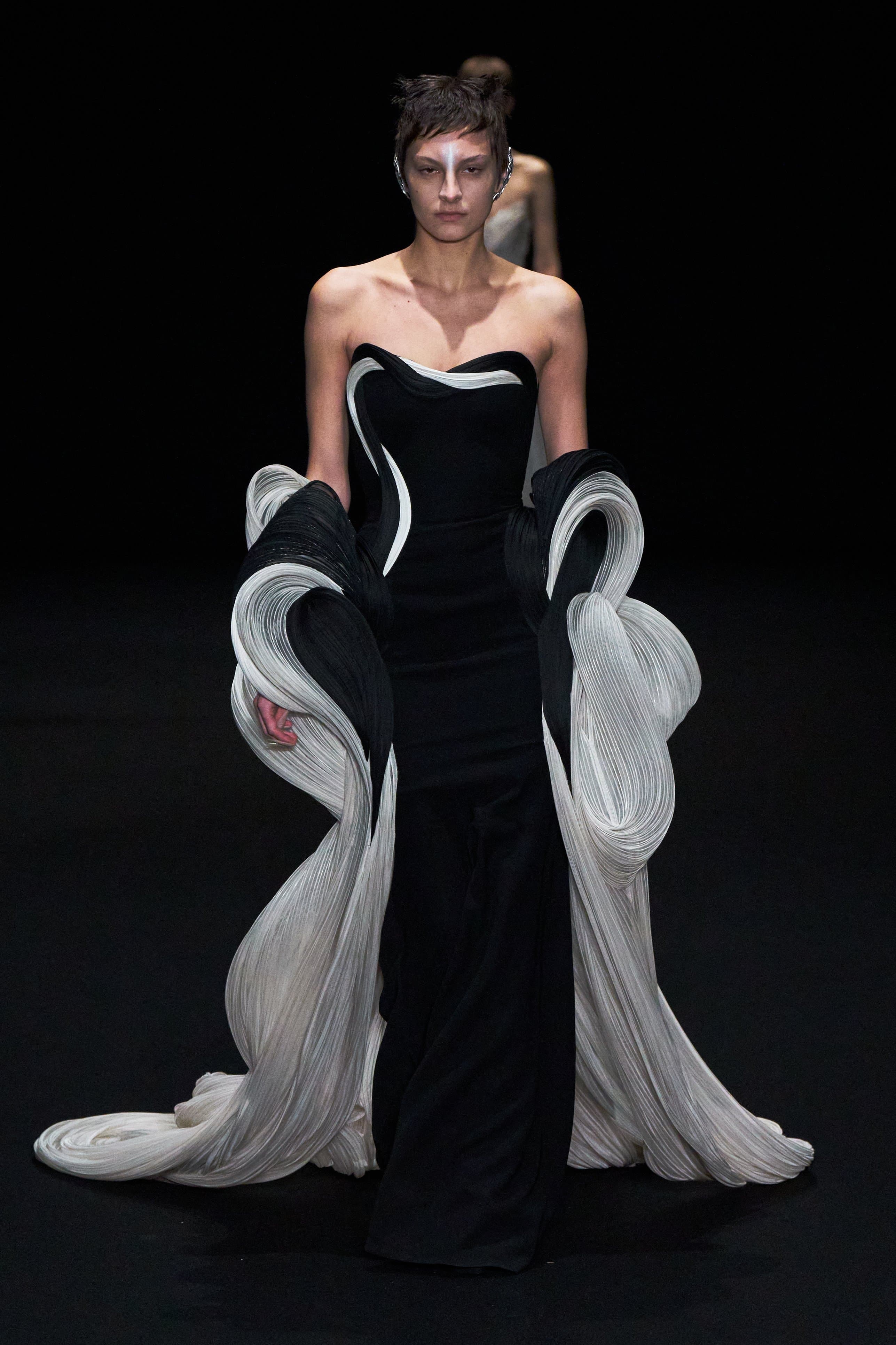 Париждегі жоғары сән апталығының үшінші күніне шолу