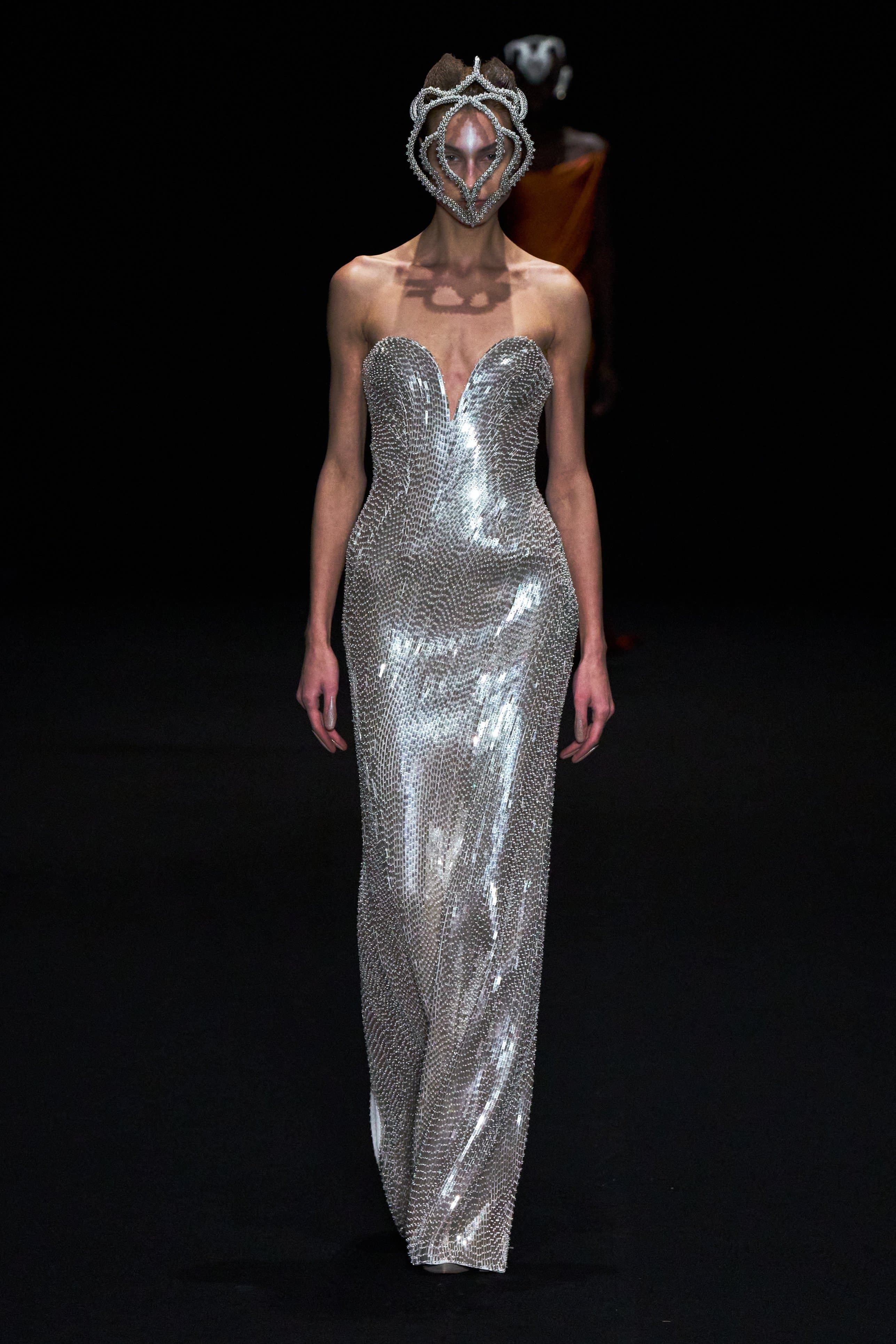 Париждегі жоғары сән апталығының үшінші күніне шолу