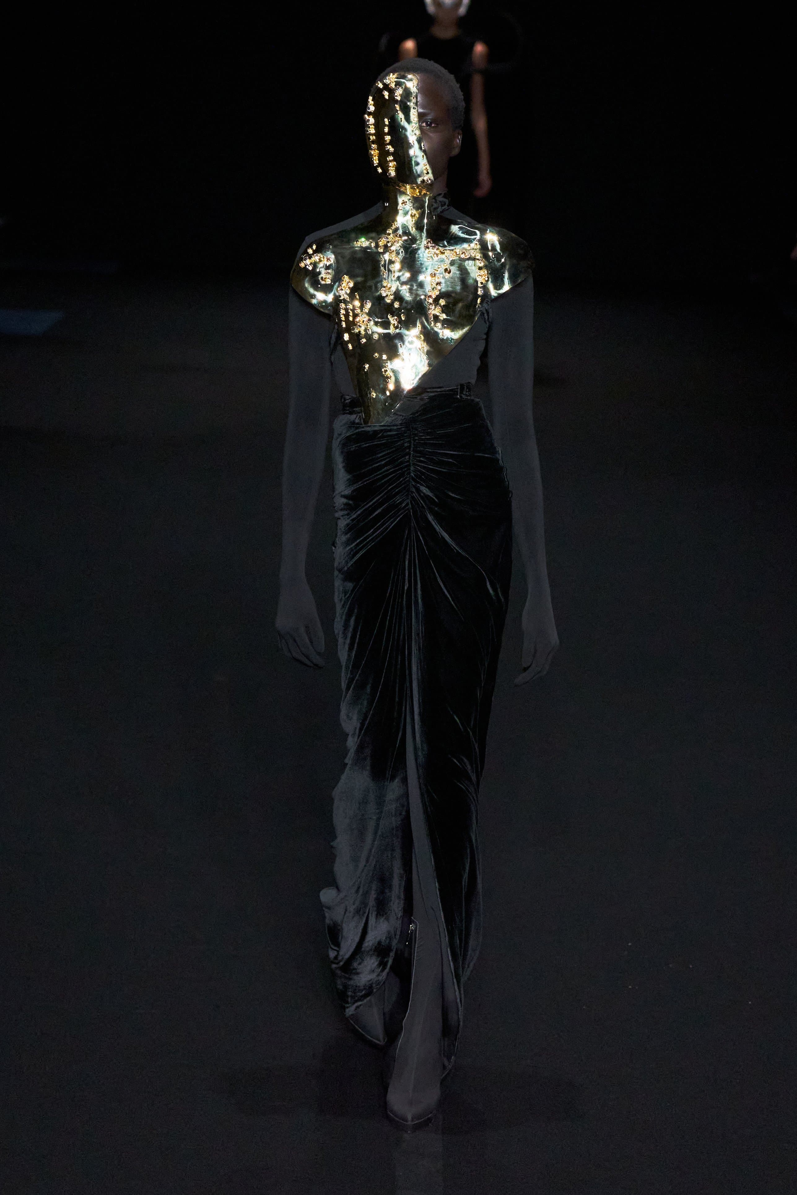 Париждегі жоғары сән апталығының үшінші күніне шолу