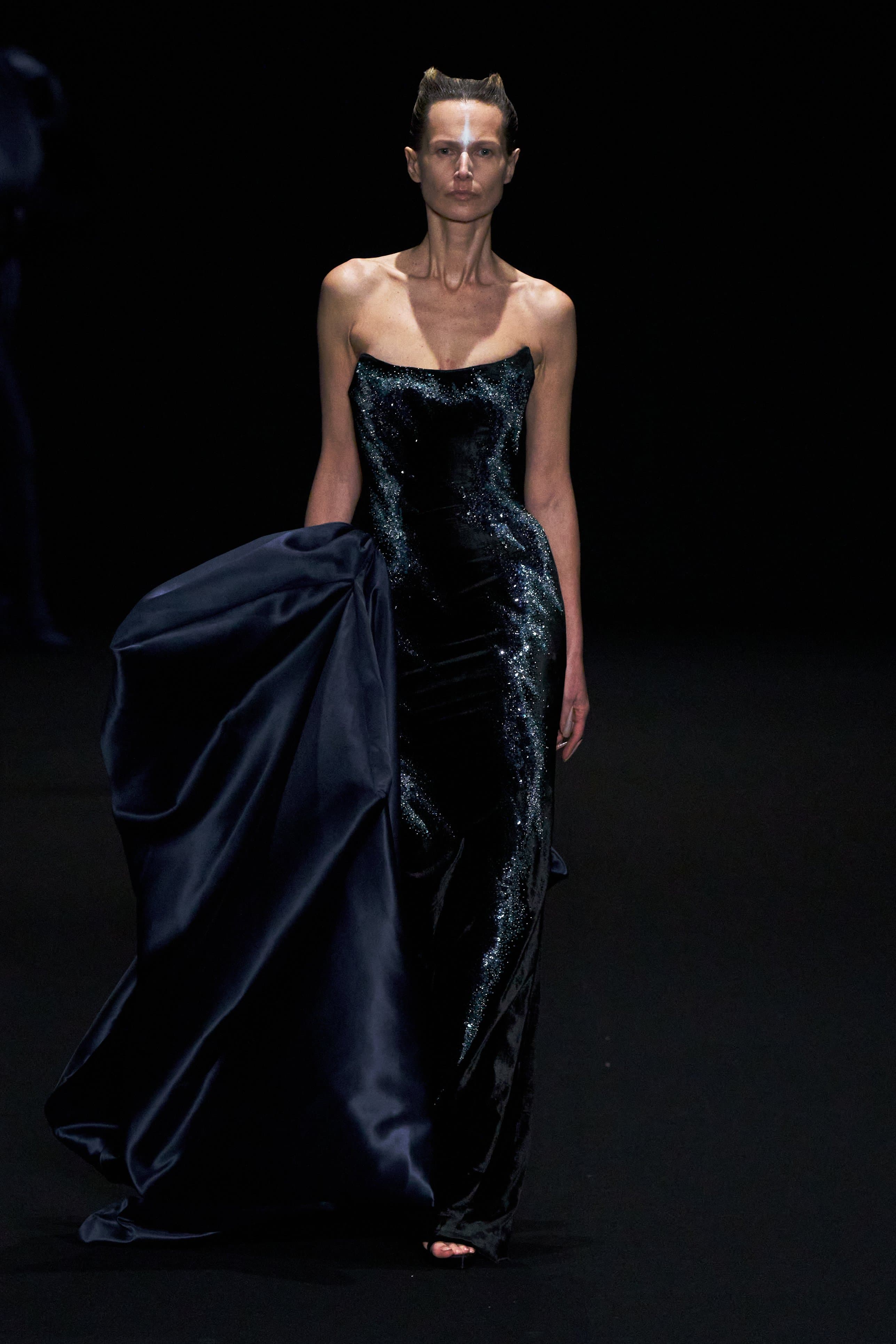 Париждегі жоғары сән апталығының үшінші күніне шолу