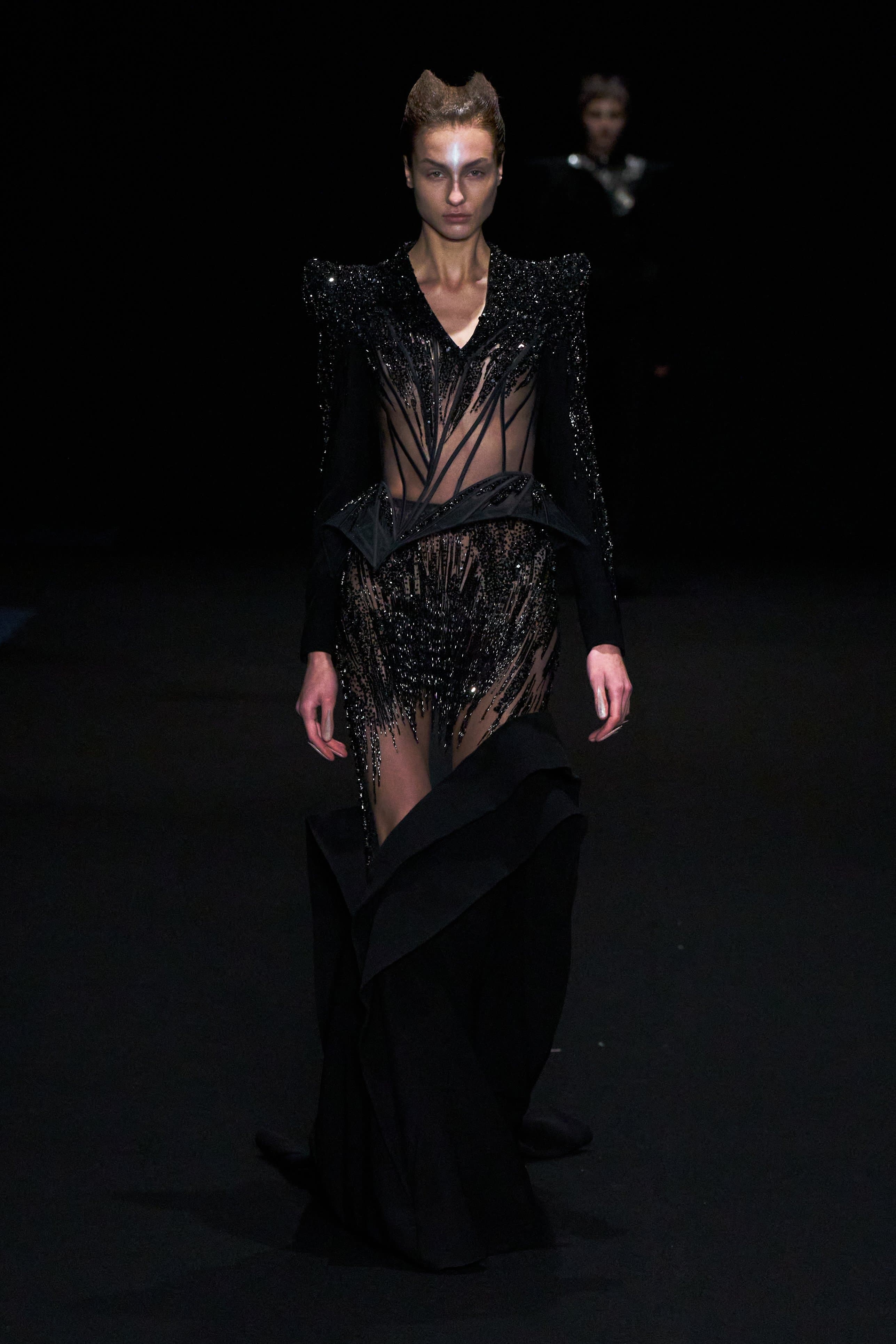 Париждегі жоғары сән апталығының үшінші күніне шолу