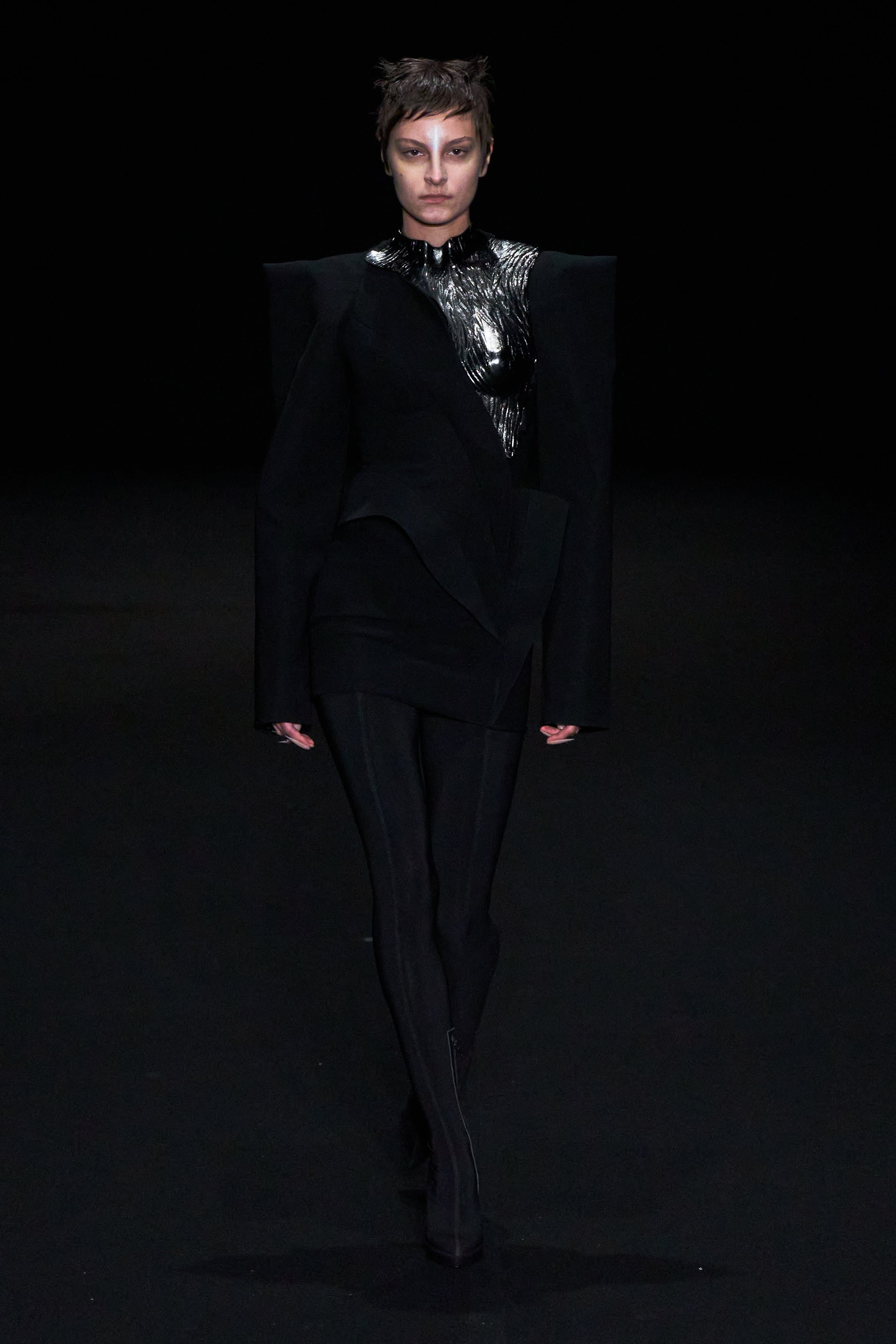 Париждегі жоғары сән апталығының үшінші күніне шолу