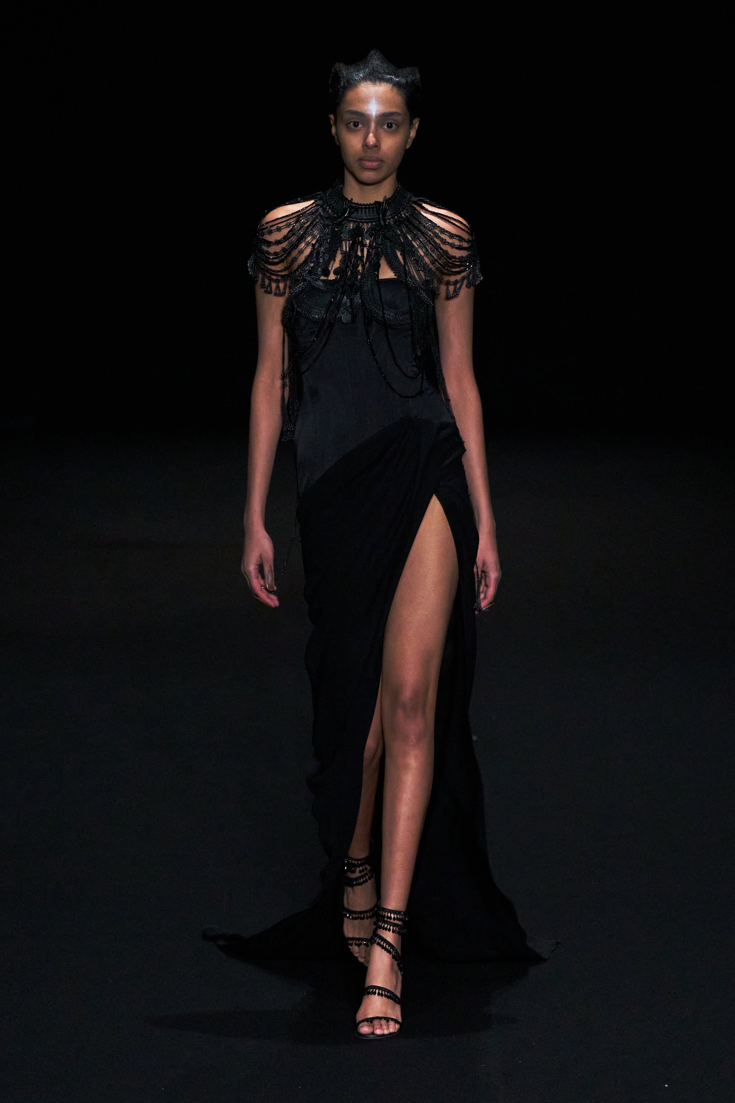 Париждегі жоғары сән апталығының үшінші күніне шолу