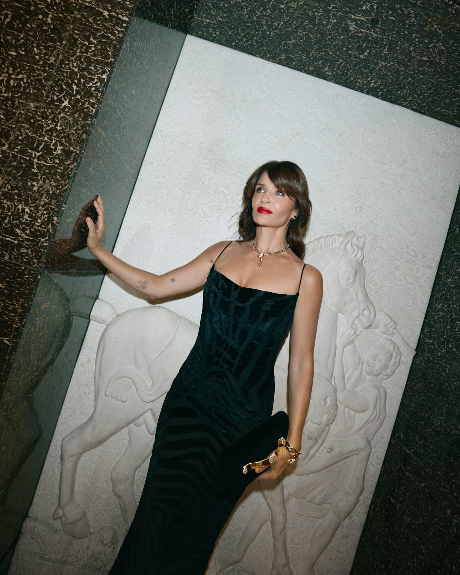 Платье Balmain; колье и браслет Serpenti Tubogas; серьги и кольцо Tubogas Classic Bvlgari; клатч Bvlgari Parentesi Bvlgari | Фотограф: Темирлан Фарзалиев