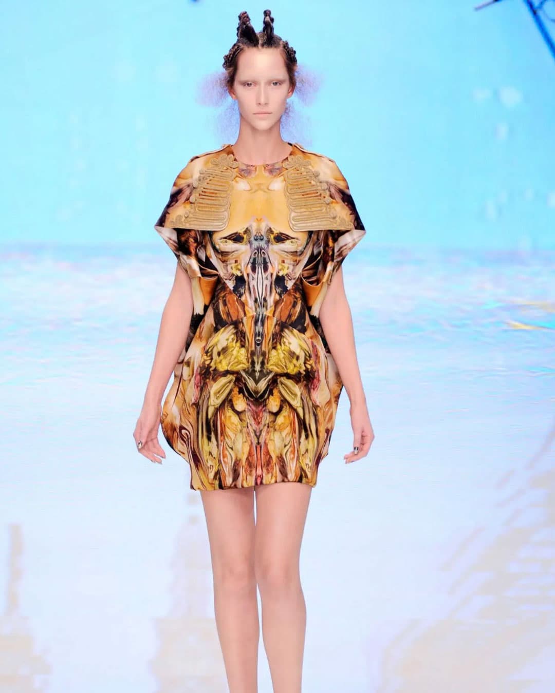 Показ Alexander McQueen весна-лето 2010 «Plato’s Atlantis»