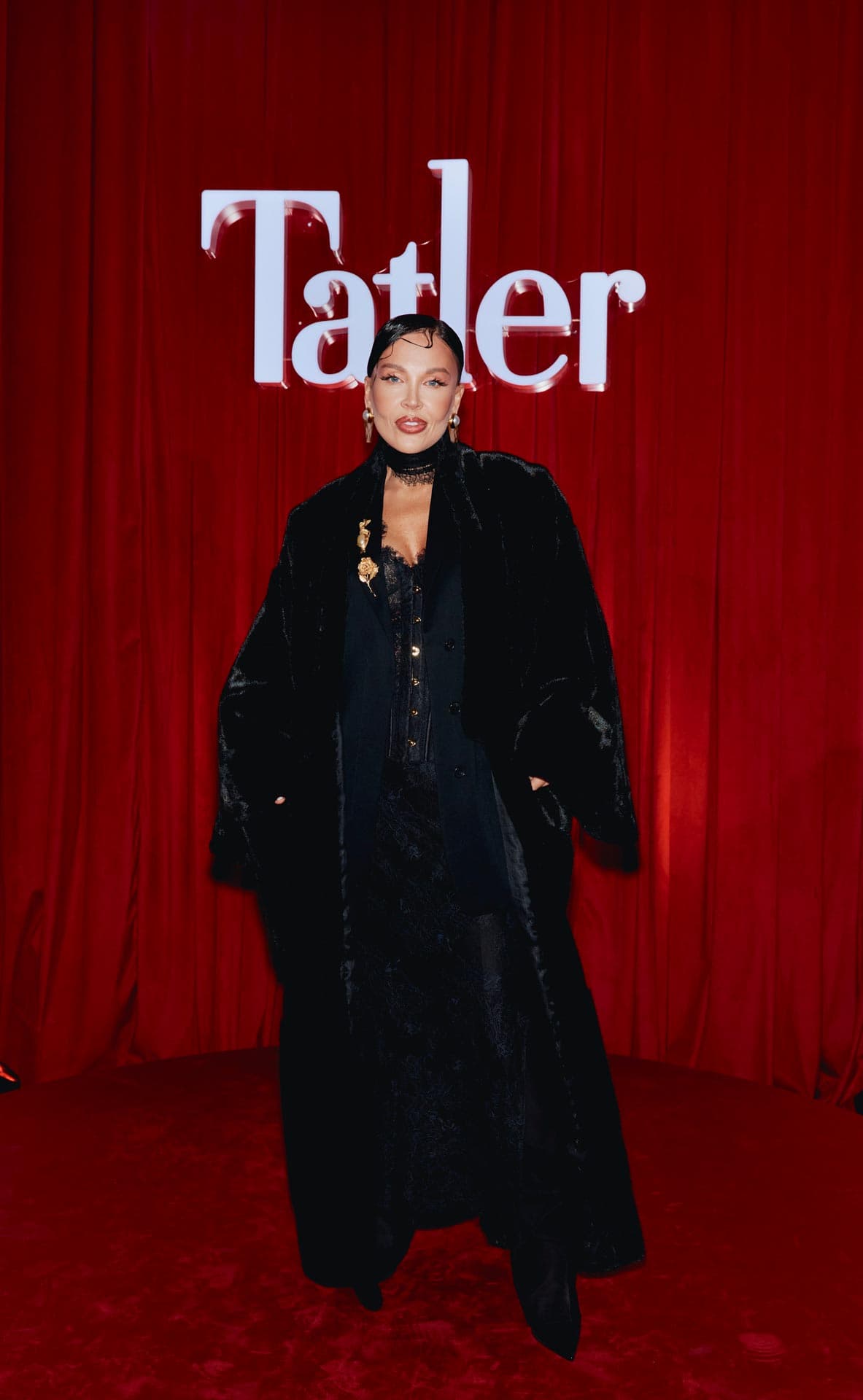 Женя Тян в бюстье Shikkosa, брюках и жакете Ralph Lauren, в украшениях Yves Saint Laurent | Фотограф: Николай Зверков