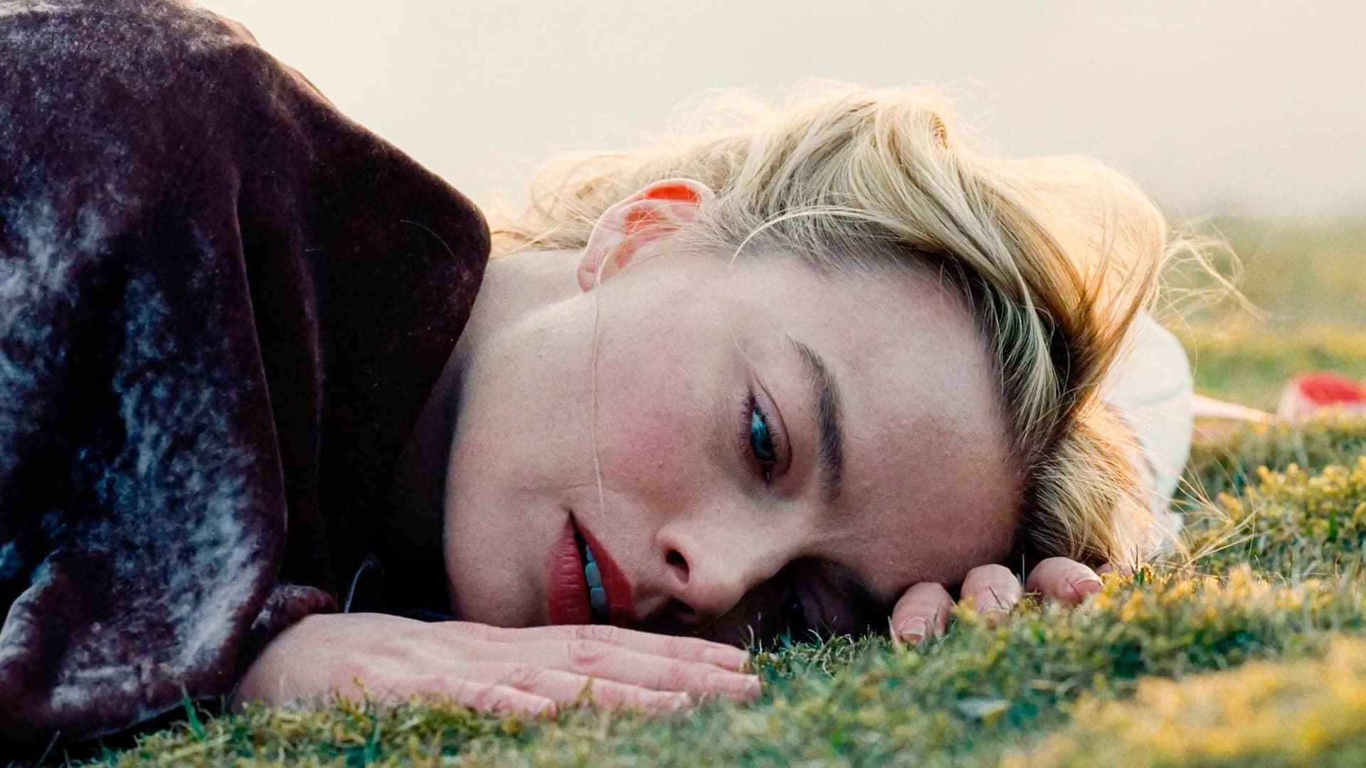 Премьеру фильма приурочили ко Дню святого Валентина, хотя это релиз скорее для Вальпургиевой ночи | Кадр из фильма «Грозовой перевал» | Alamy