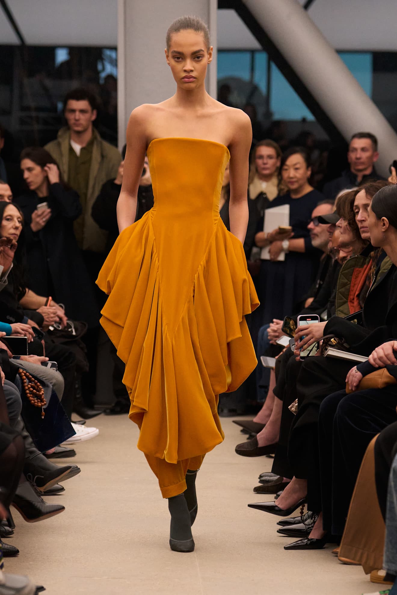 Показ Alaïa осень-зима 2026 | Spotlight