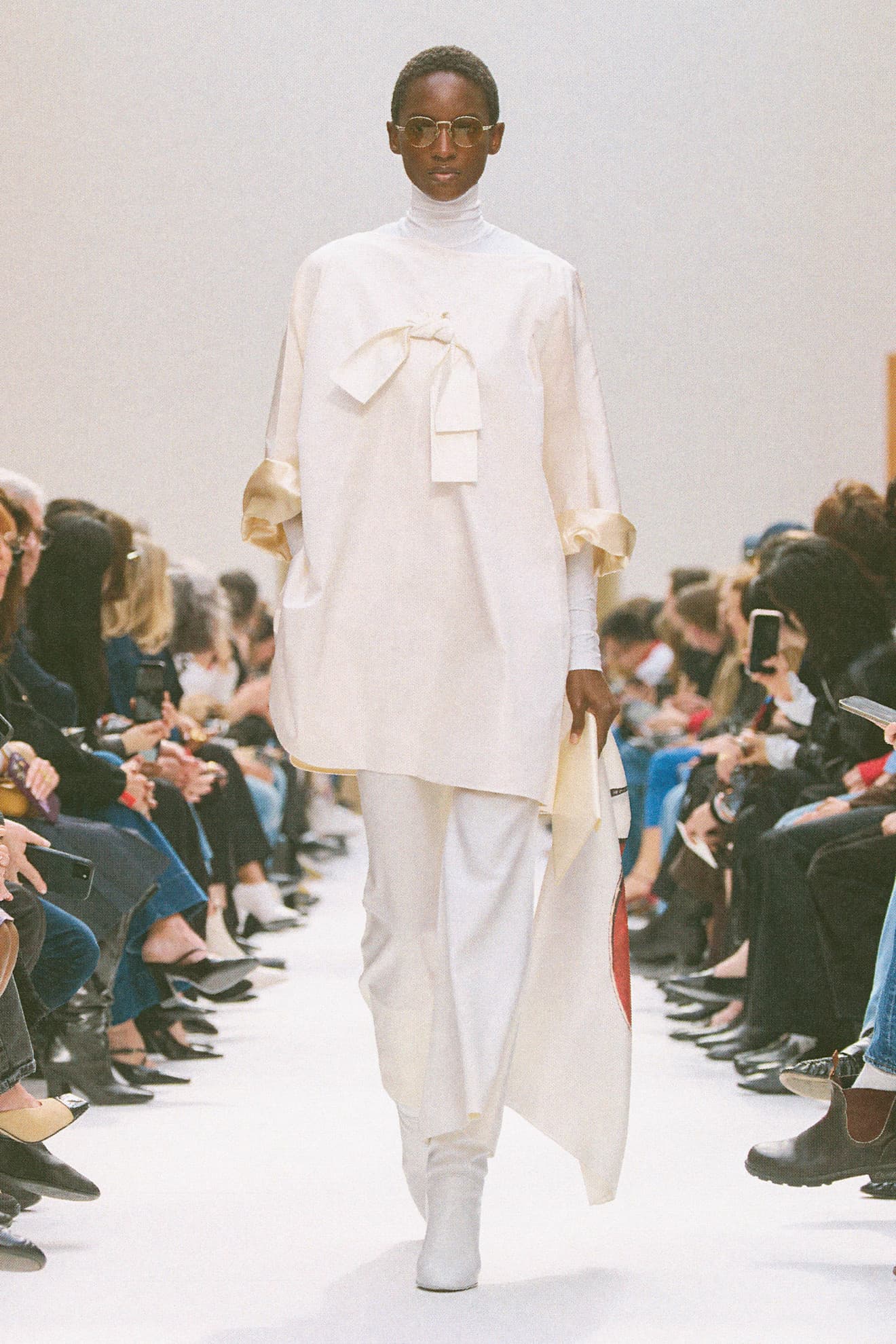 Показ Celine осень-зима 2026 | Spotlight