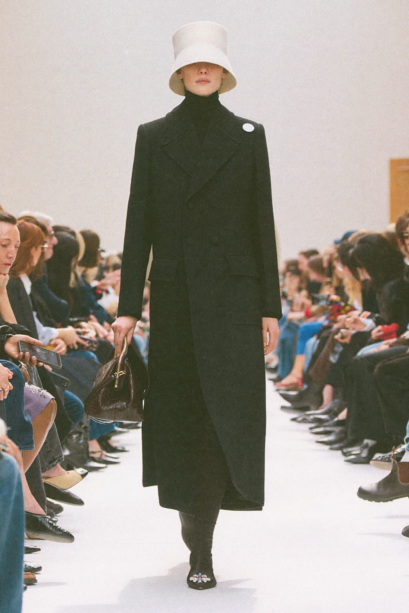 Показ Celine осень-зима 2026 | Spotlight