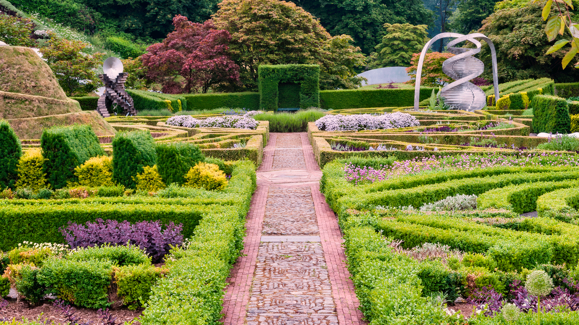 Бау-бақшамен айналысу табысты өмірдің басты нышанына айналуда | Alamy
