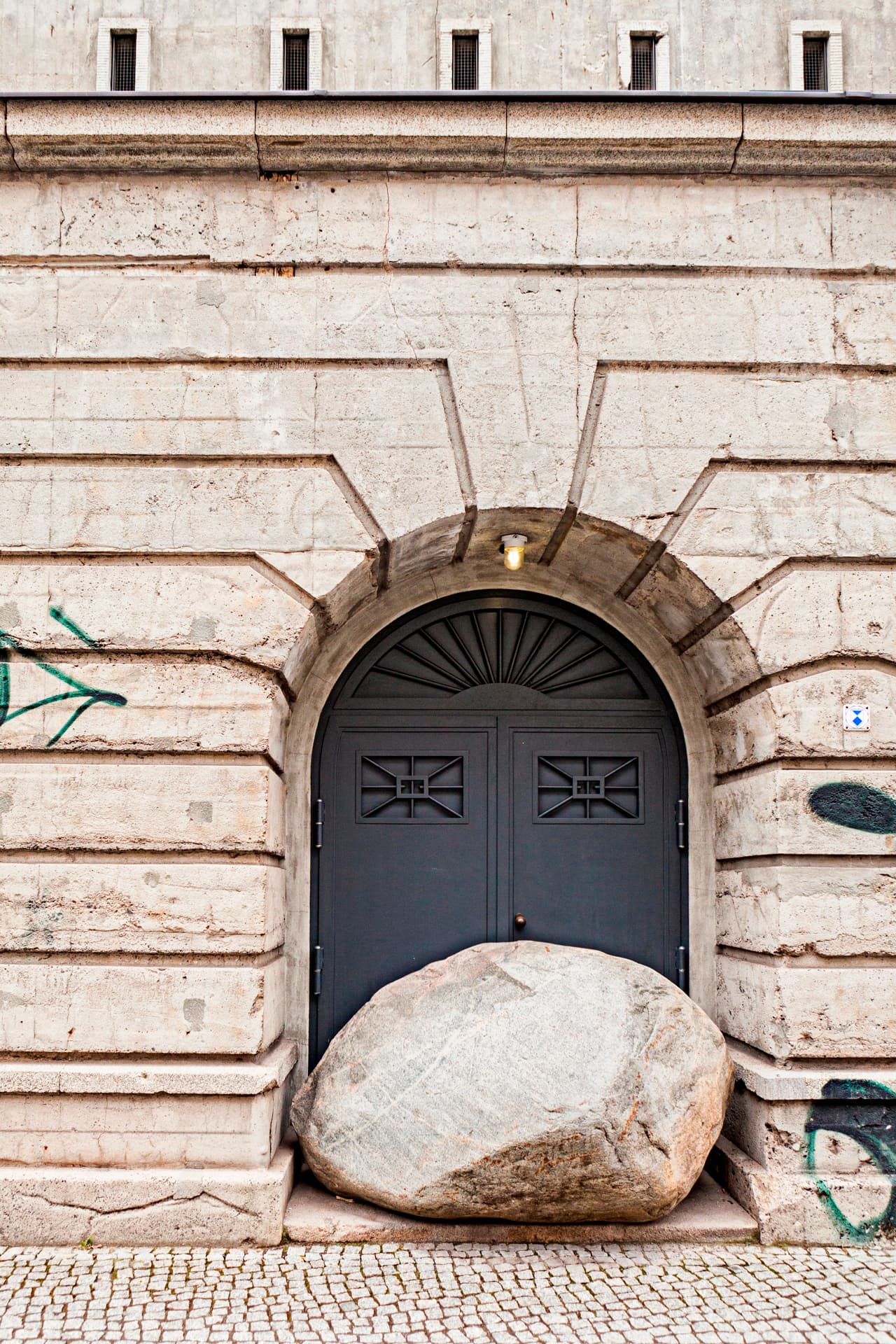 Осмотреть Boros Collection без гида нельзя: семья Борос считает бункер и его выставочные залы своим домом | Alamy