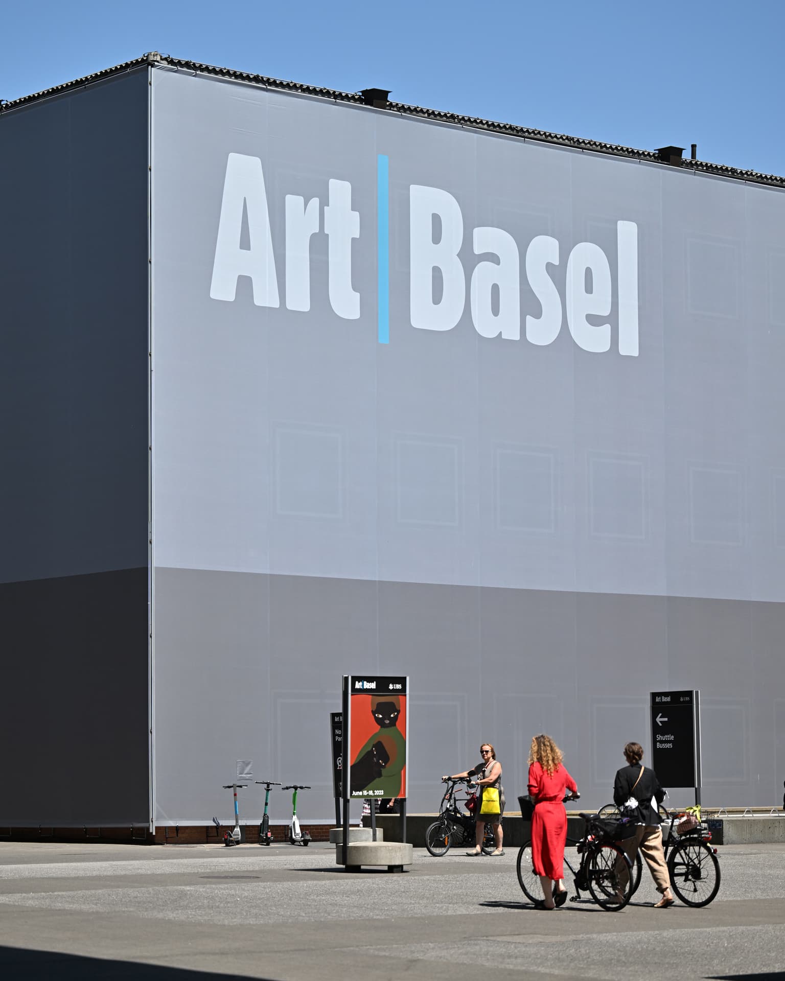 Art Basel в выставочном центре Basel Messe 13 июня 2023 года в Базеле, Швейцария  | Фотограф: Гарольд Каннингем | Getty Images