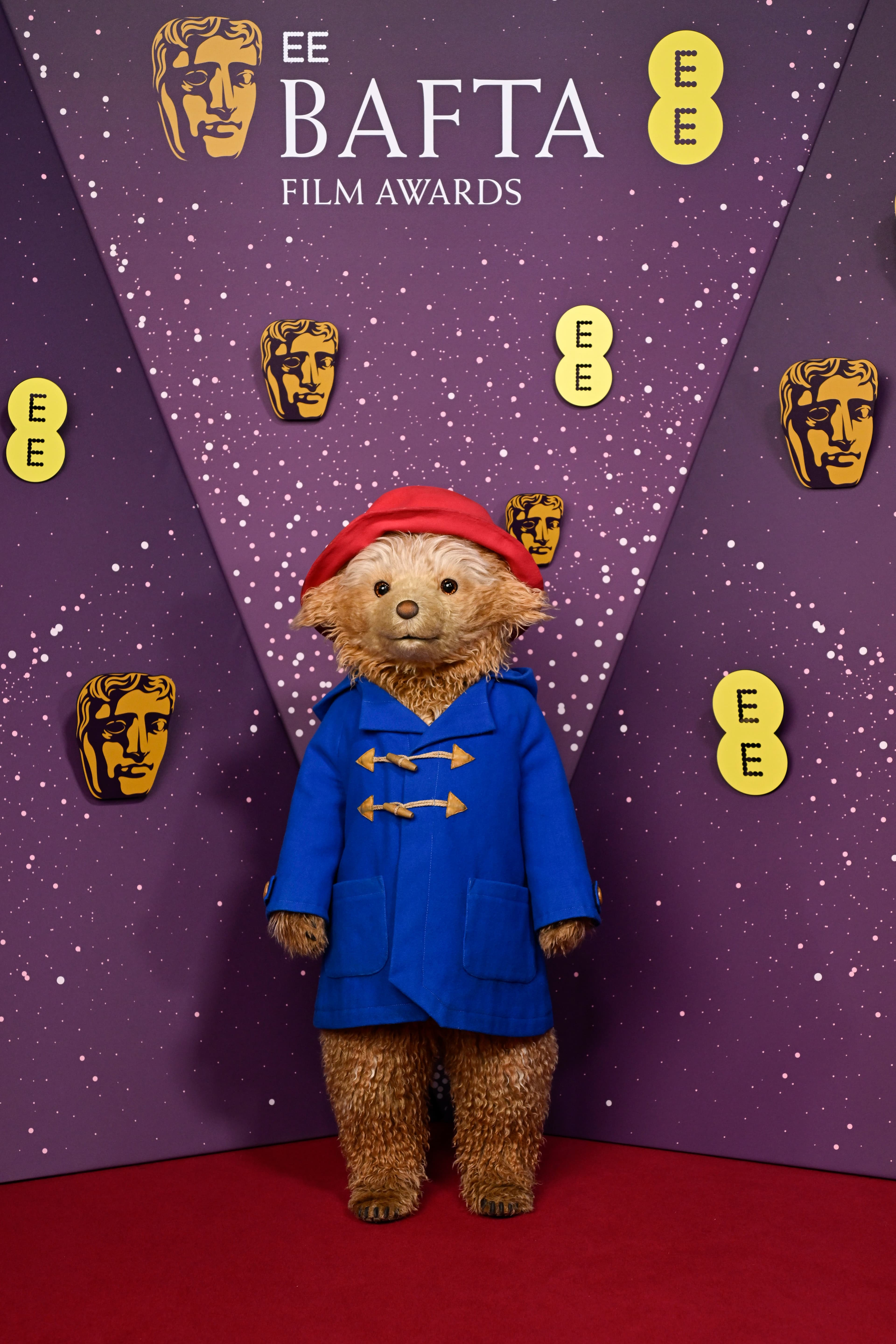 Паддингтон қонжығы EE BAFTA Film Awards 2026 кинопремиясын табыстау салтанатына келді | Getty Images