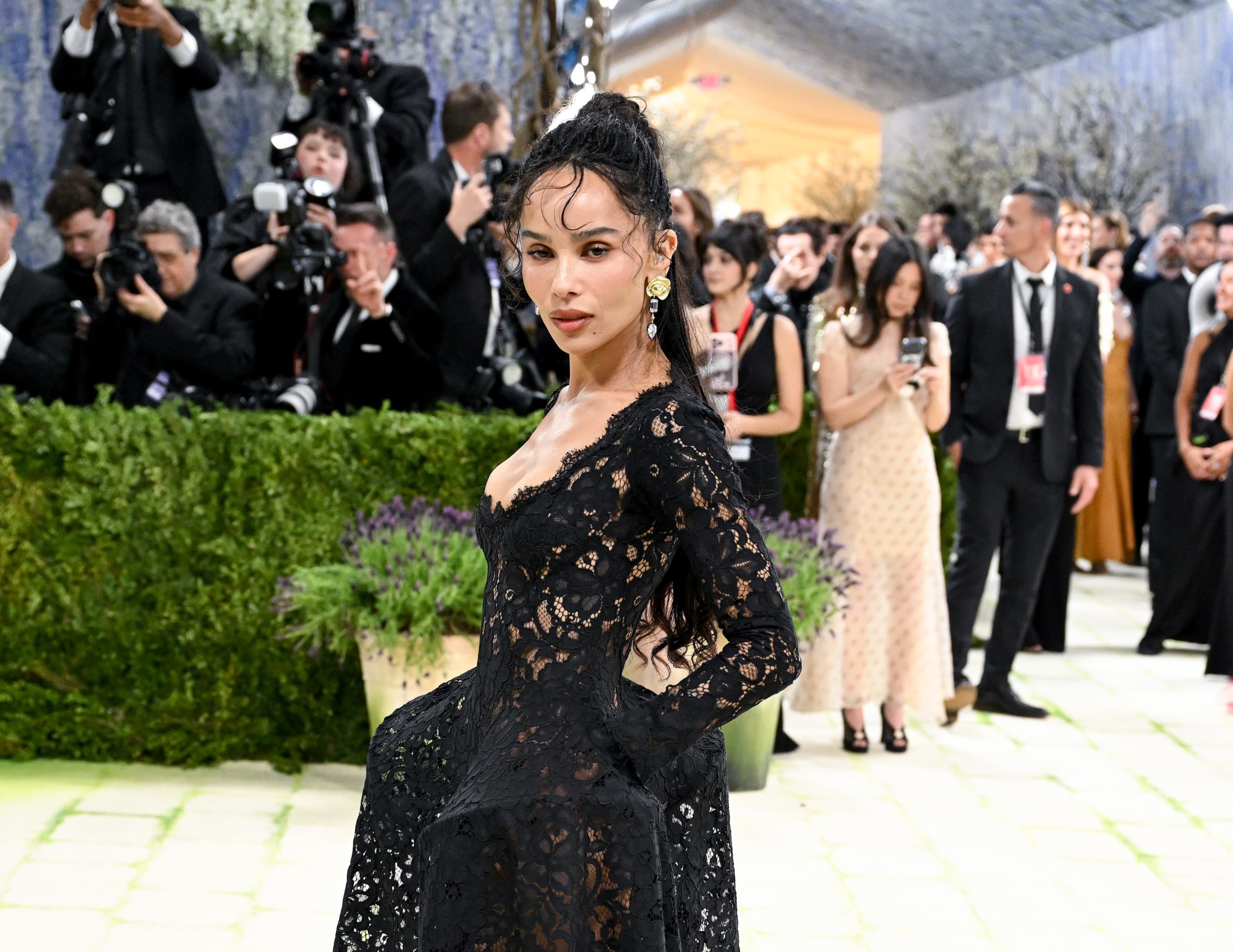 Зои Кравиц на Met Gala 2026 в Метрополитен-музее | Фотограф: Гилберт Флорес | Getty Images