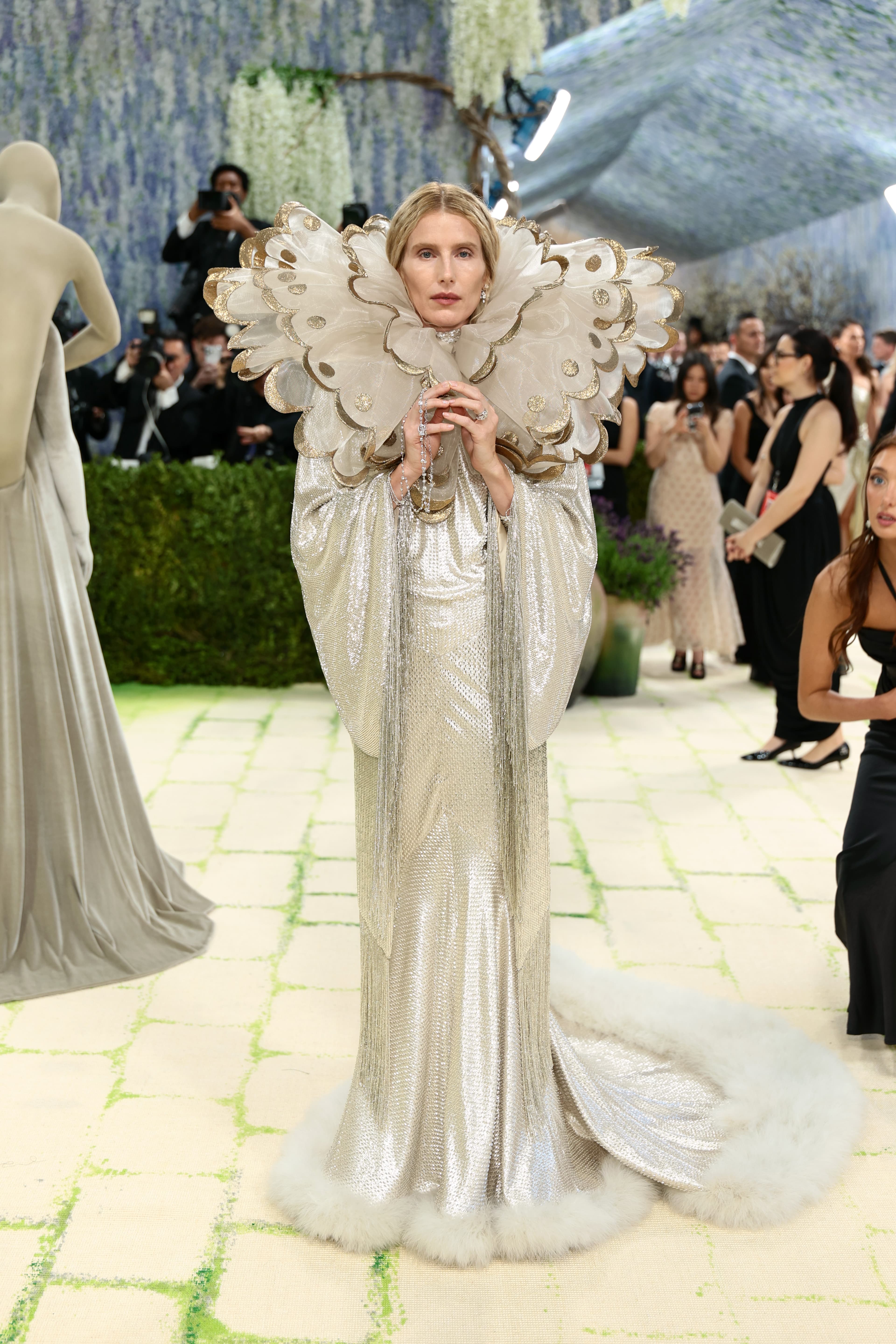 Дри Хемингуэй на Met Gala 2026 | Dimitrios Kambouris / Getty Images for The Met Museum / Vogue