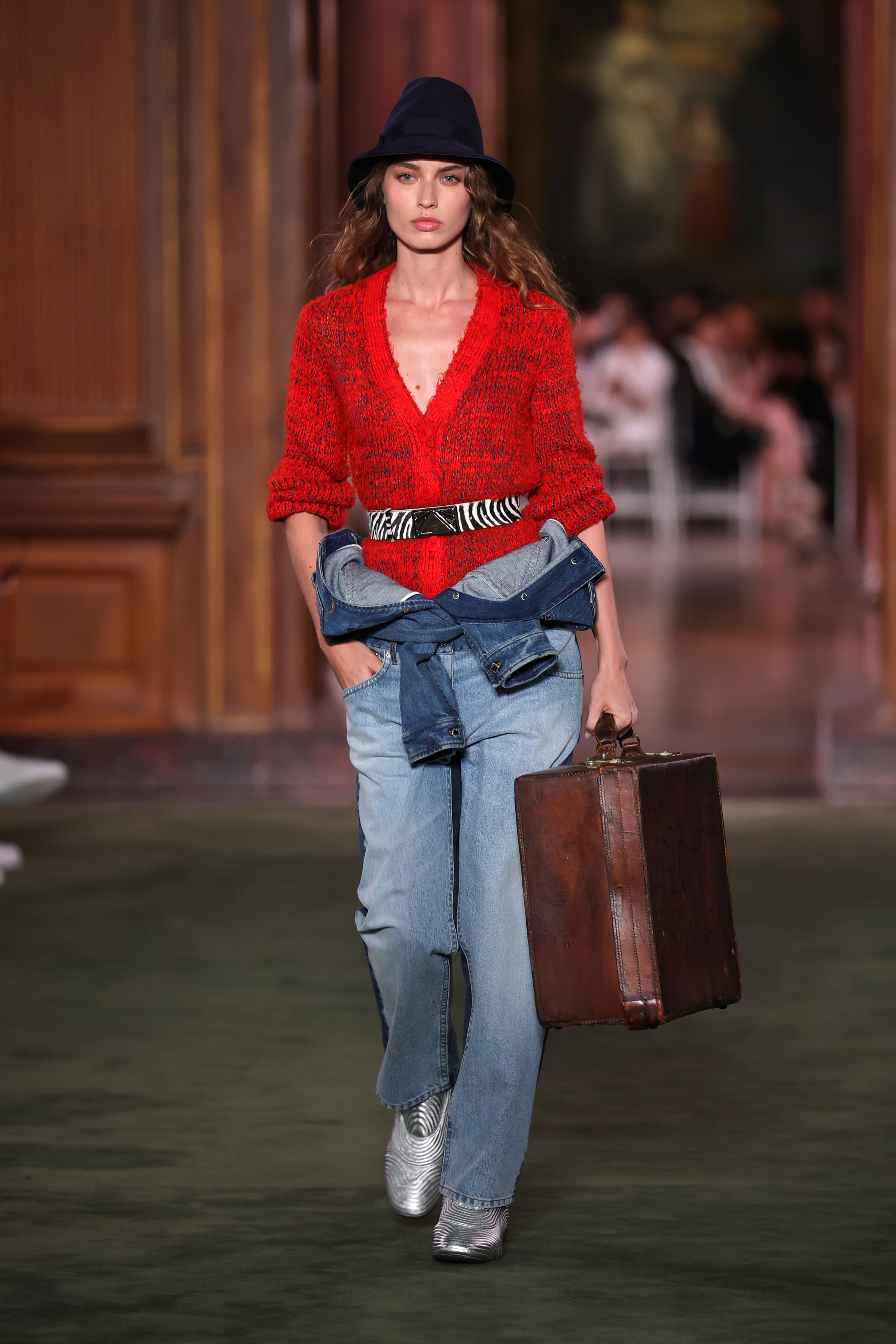 Показ круизной коллекции Louis Vuitton 2027 | Фотограф: Артуро Холмс | Getty Images