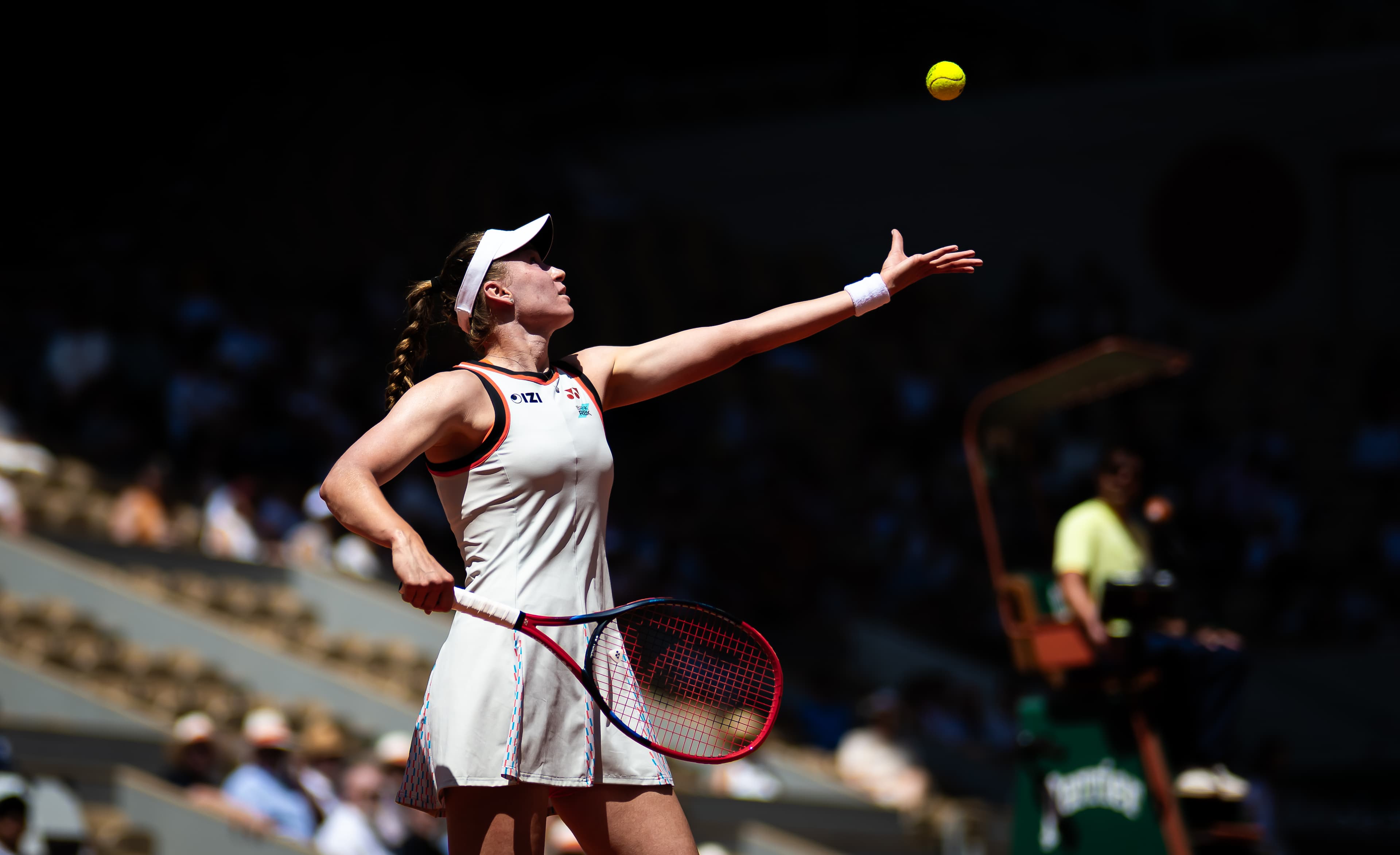 Елена Рыбакина в первом раунде второго дня Открытого чемпионата Франции на Ролан Гаррос 25 мая 2026 года в Париже, Франция | Фотограф: Роберт Пранге | Getty Images