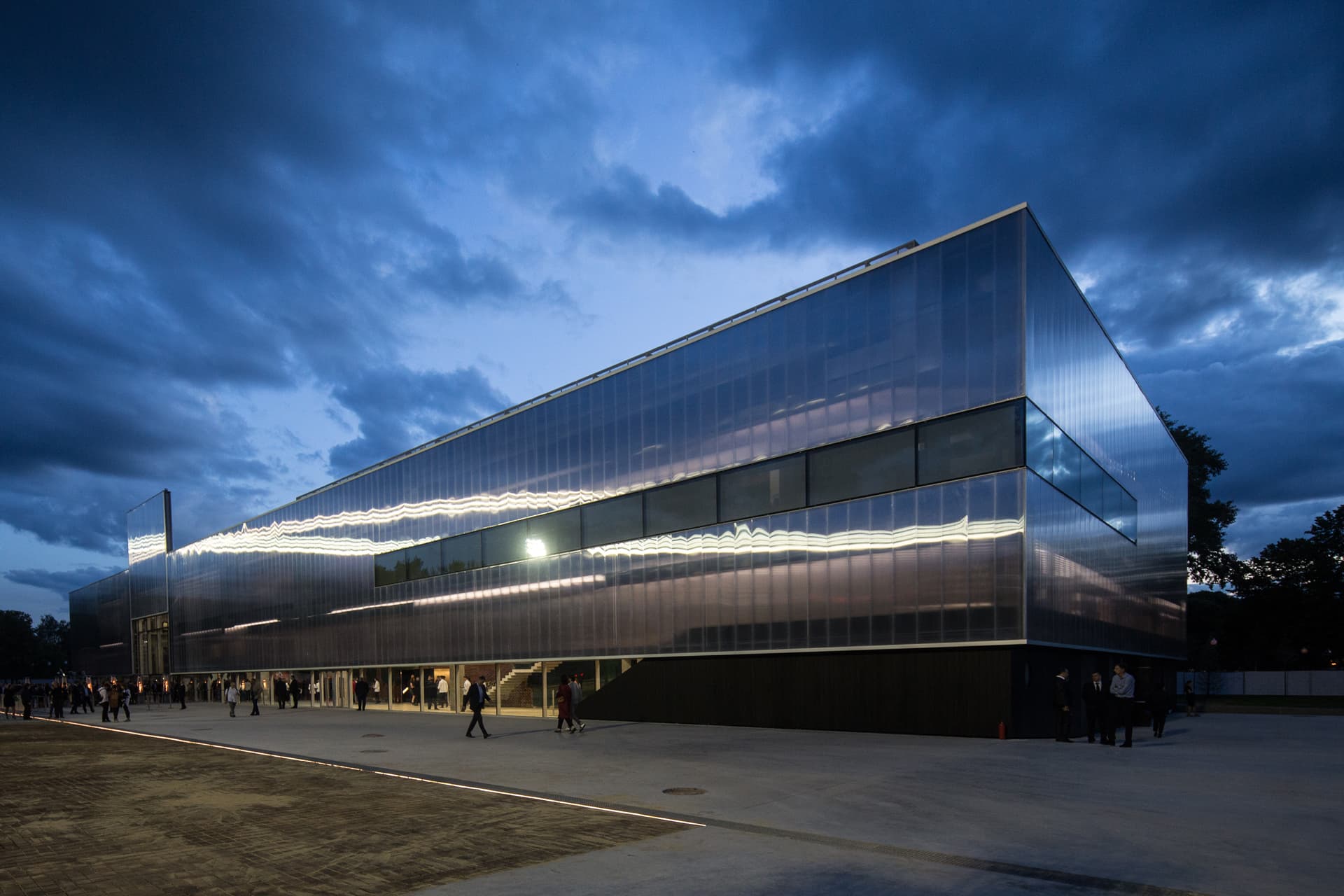 Музей располагается в бывшем ресторане «Времена года» (1968) в Парке Горького, перестроенном под руководством Рема Колхаса | Getty Images